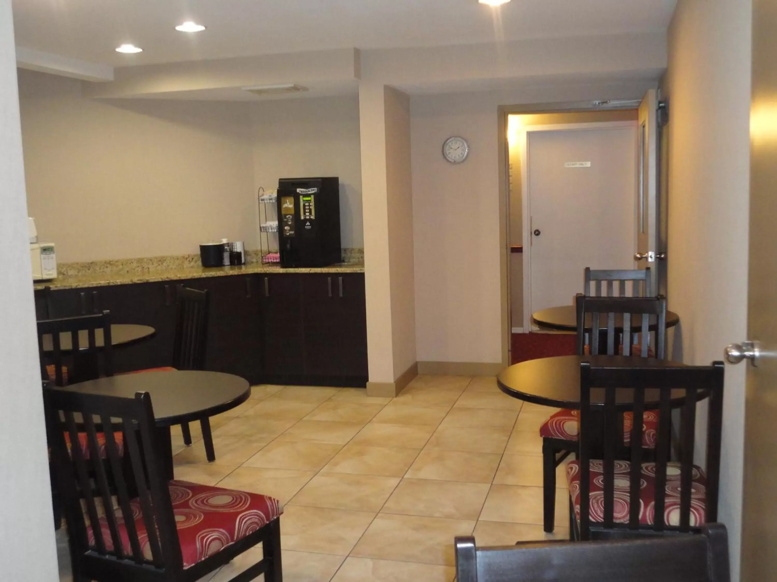 Restaurant/places to eat in Super 8 by Wyndham West Kelowna BC Restaurant/places to eat in Super 8 by Wyndham West Kelowna BC