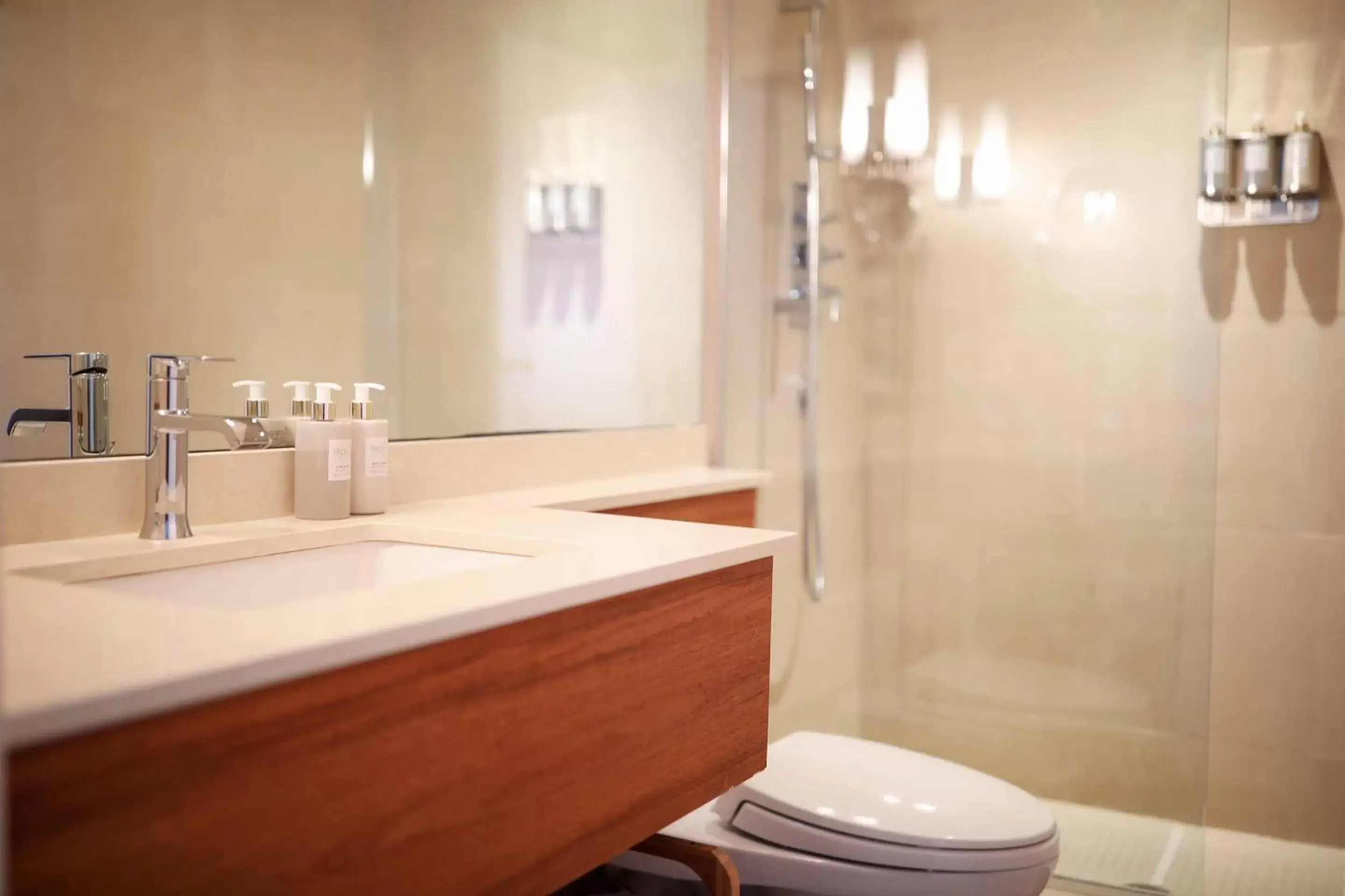 Shower, Bathroom in Mill Street Inn