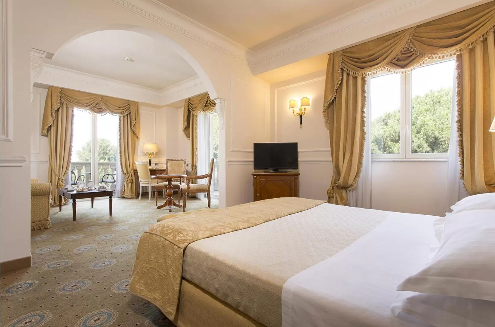 Bedroom, Bed in Grand Hotel Vanvitelli