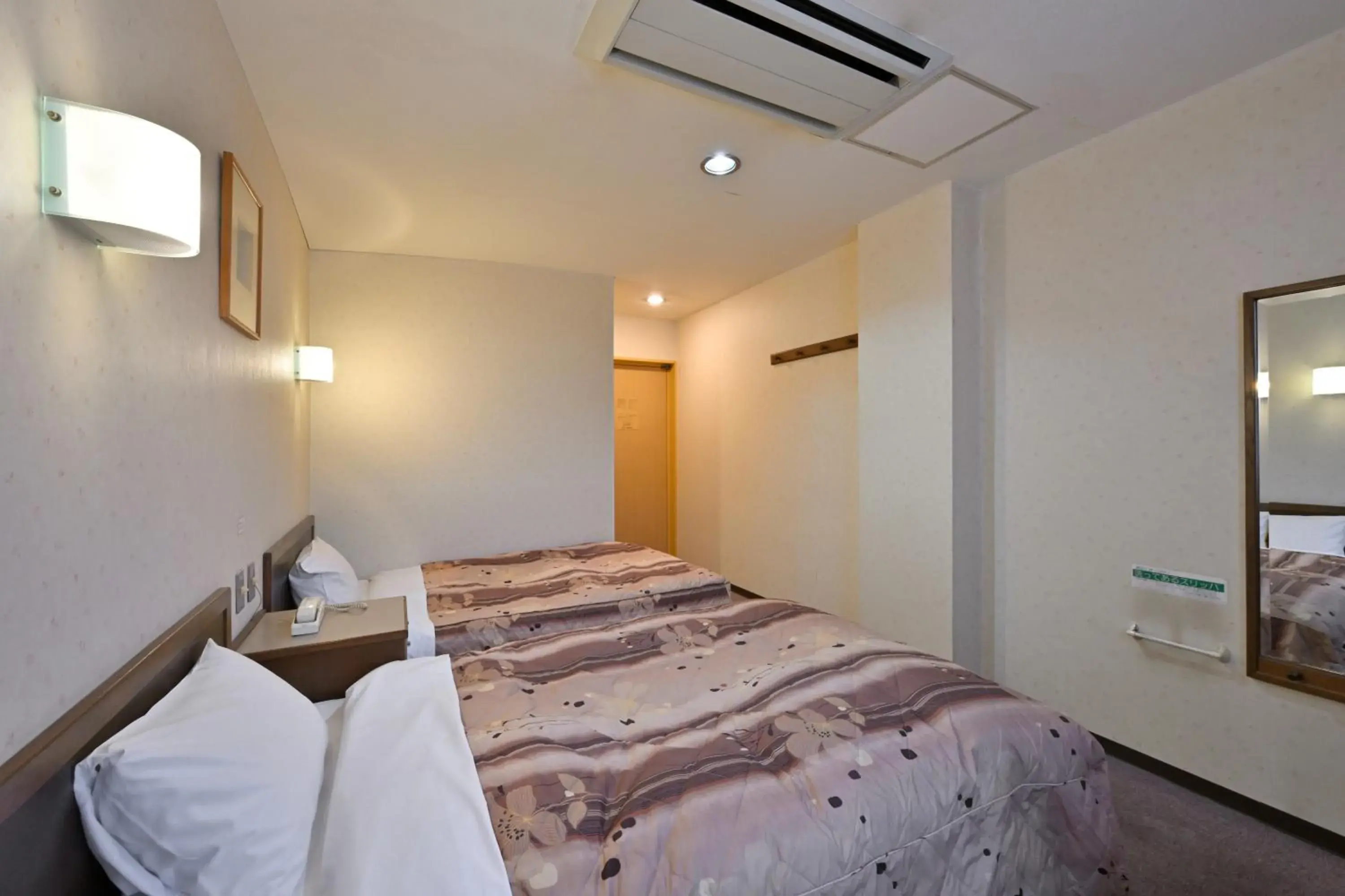 Bed in Wakayama Dai-Ichi Fuji Hotel