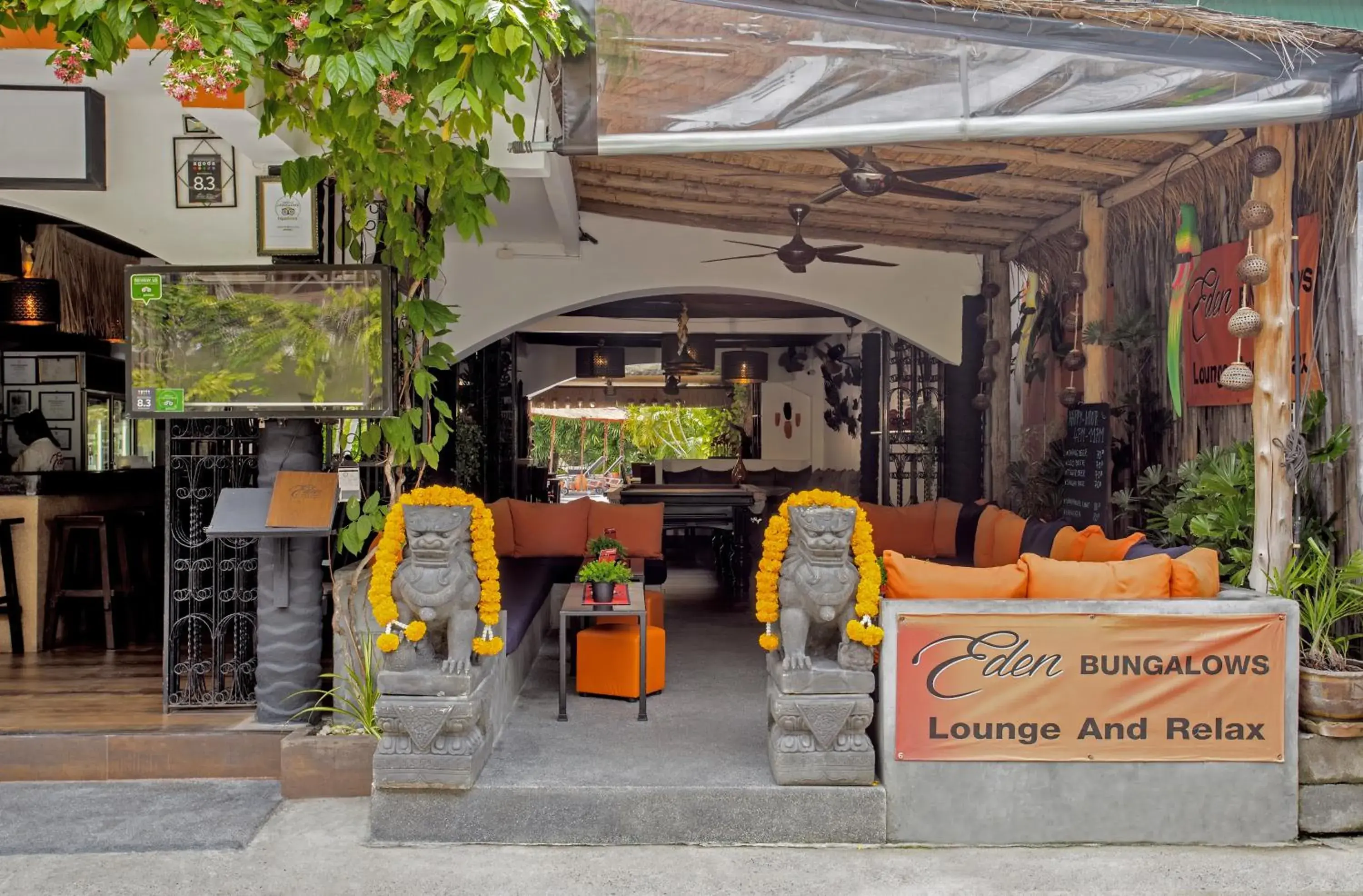 Lounge or bar in Eden Bungalows Fisherman's village