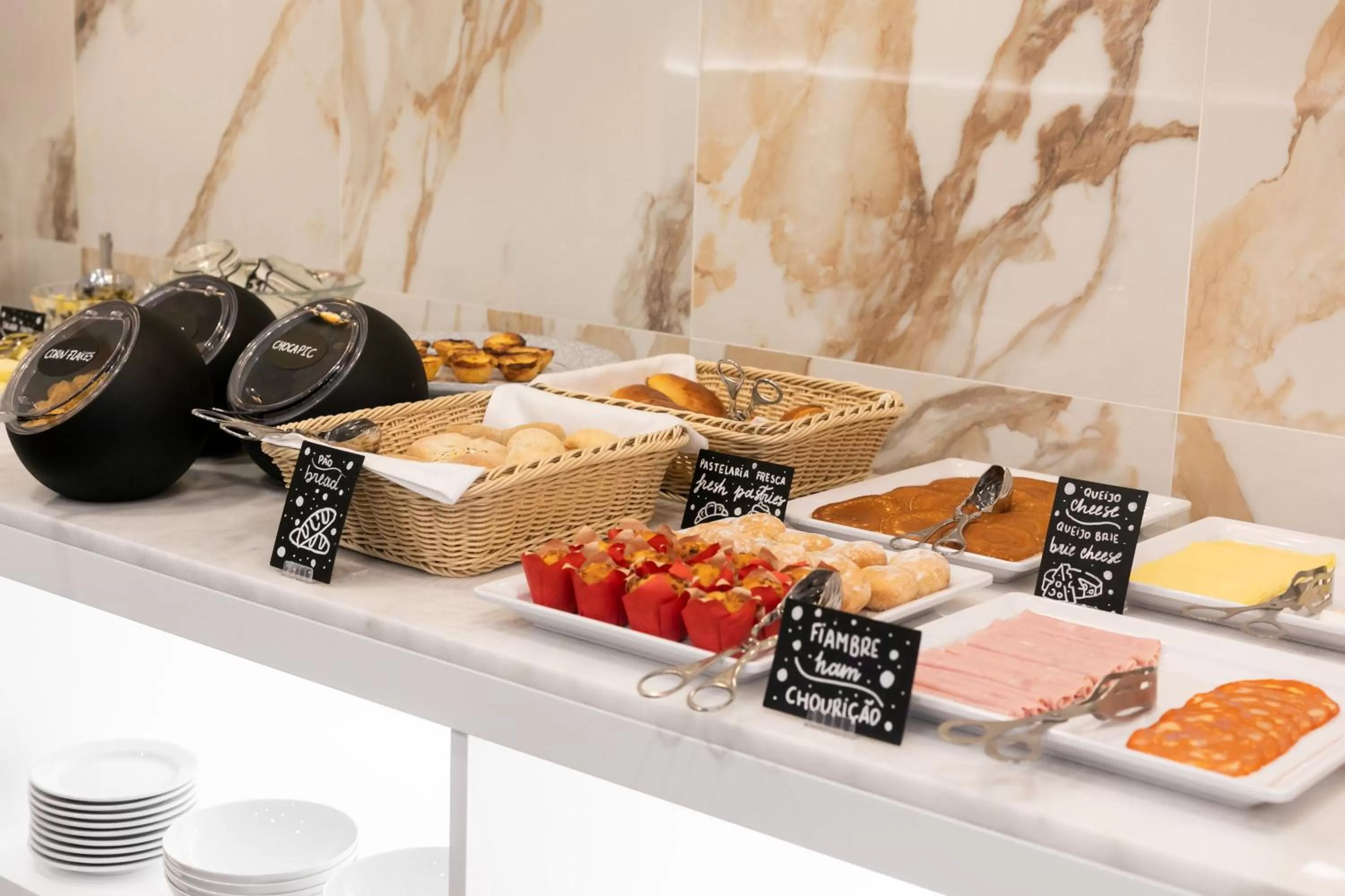 Breakfast in Lisboa 85 Suites & Apartments by RIDAN Hotels