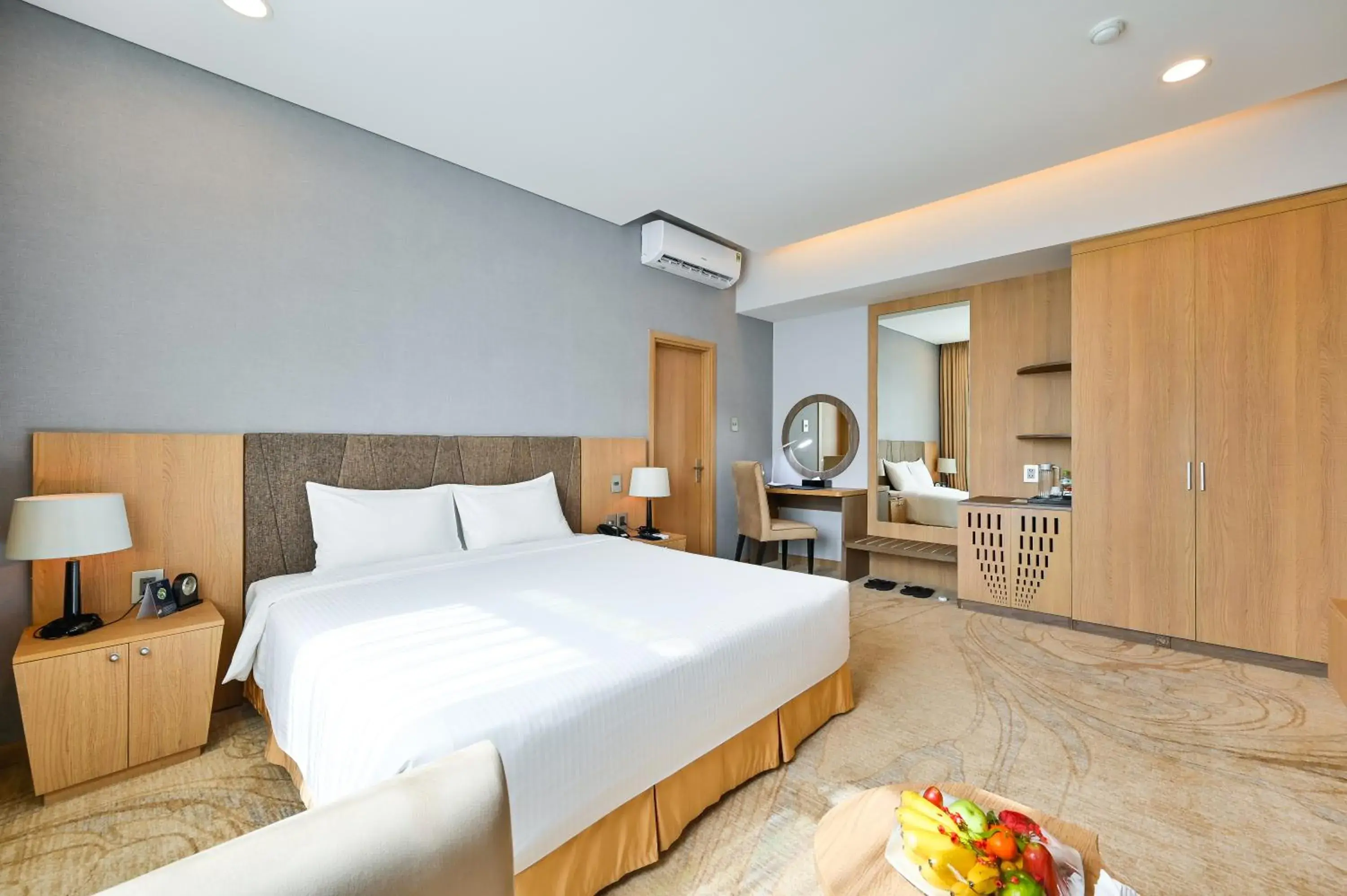 Photo of the whole room, Bed in Muong Thanh Grand Saigon Centre Hotel