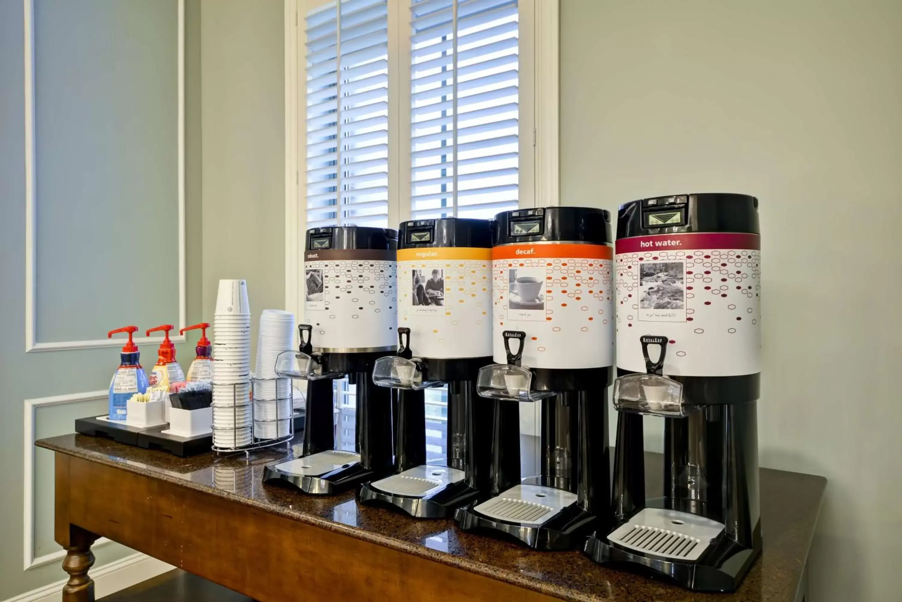 Restaurant/places to eat in Hampton Inn & Suites Charleston Airport Restaurant/places to eat in Hampton Inn & Suites Charleston Airport