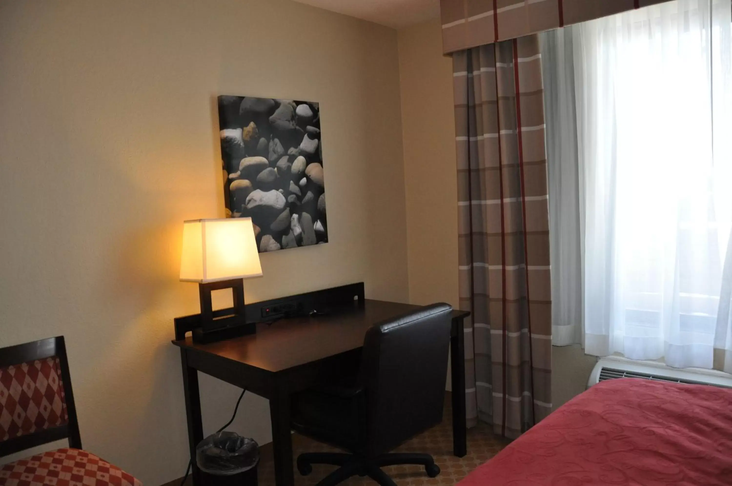 Bedroom, TV/Entertainment Center in Country Inn & Suites by Radisson, Coon Rapids, MN