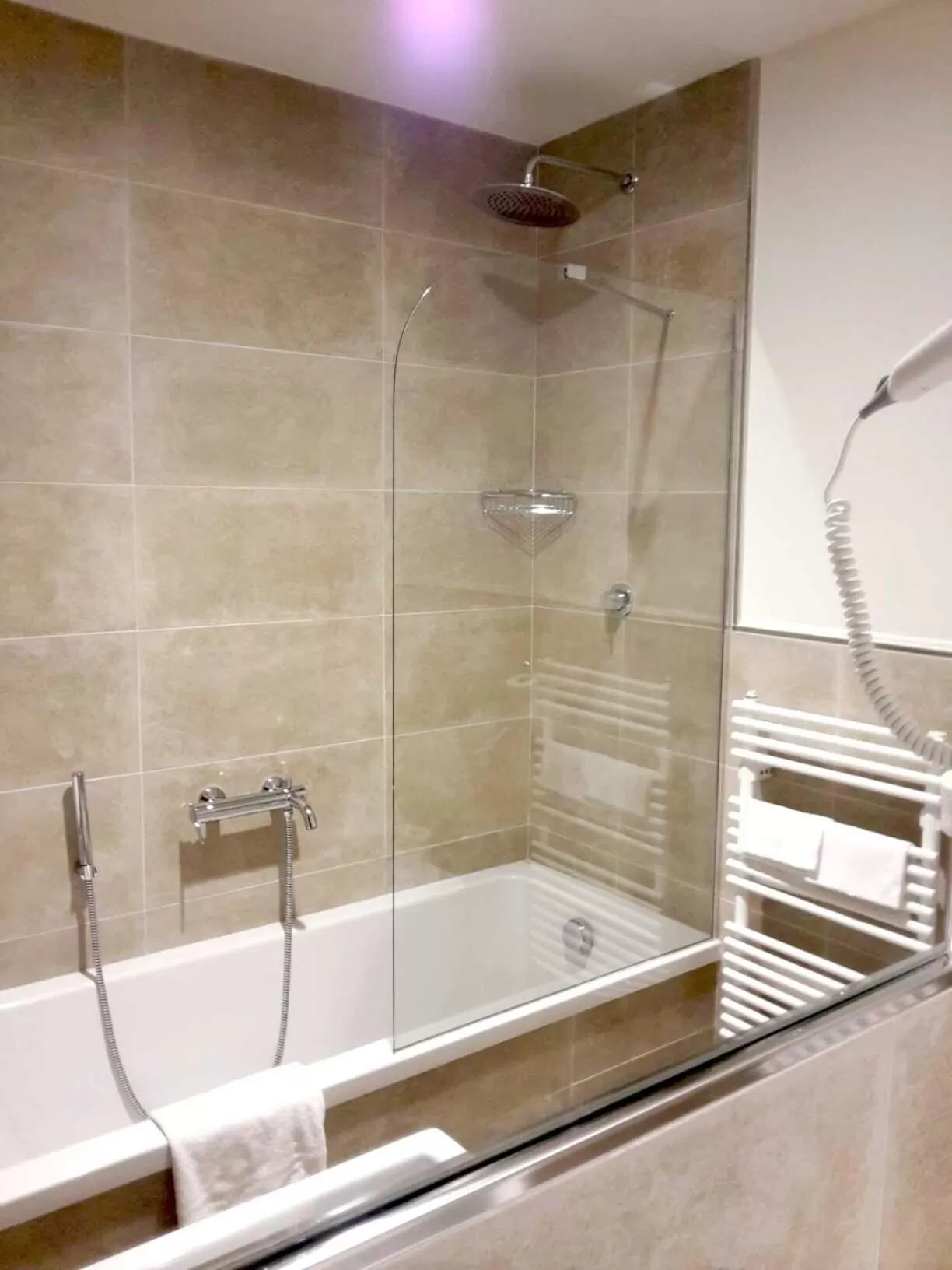 Shower in Hotel President