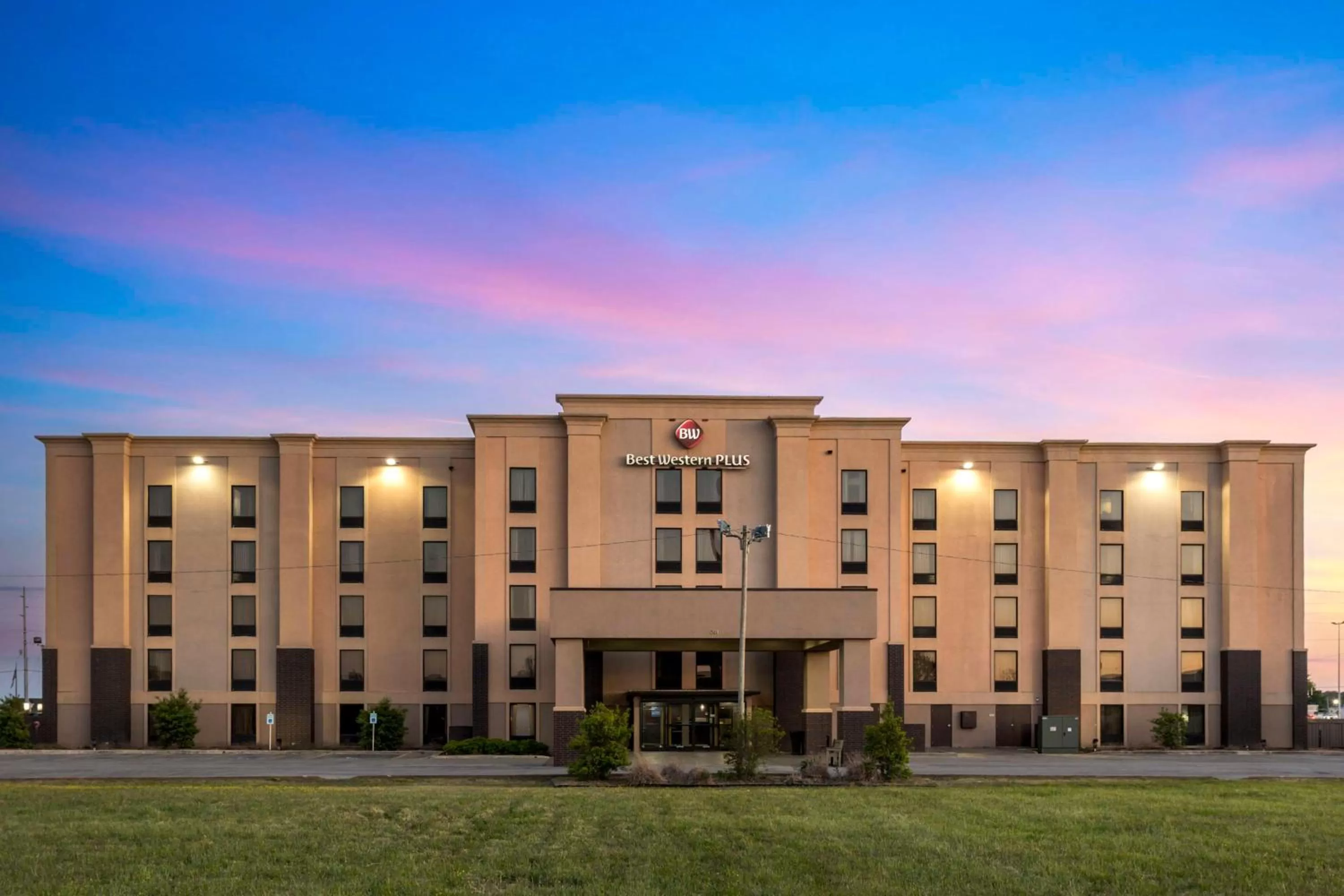 Property building in Best Western Plus- Jonesboro