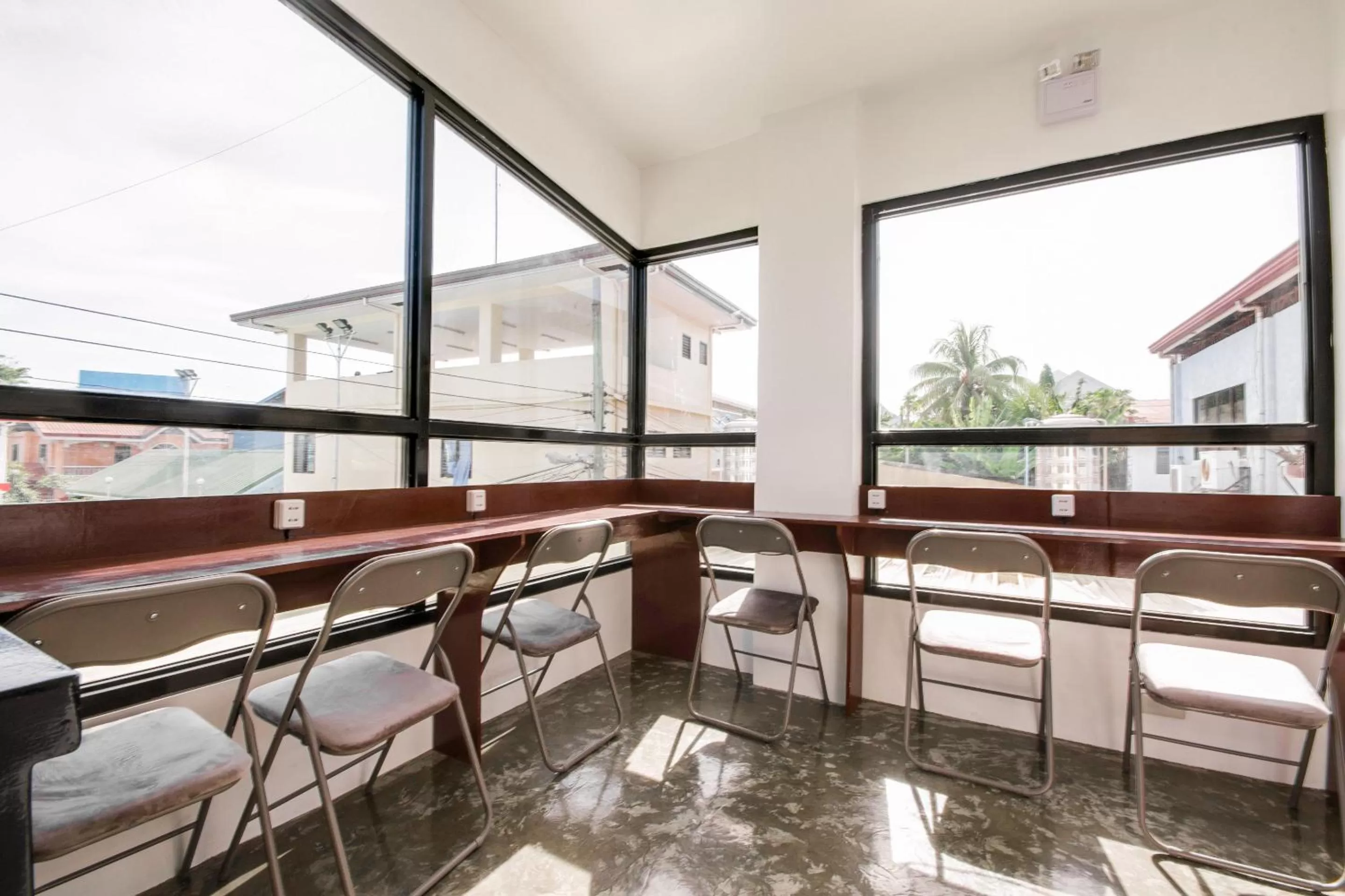 Lounge or bar in The Pocket Hotel