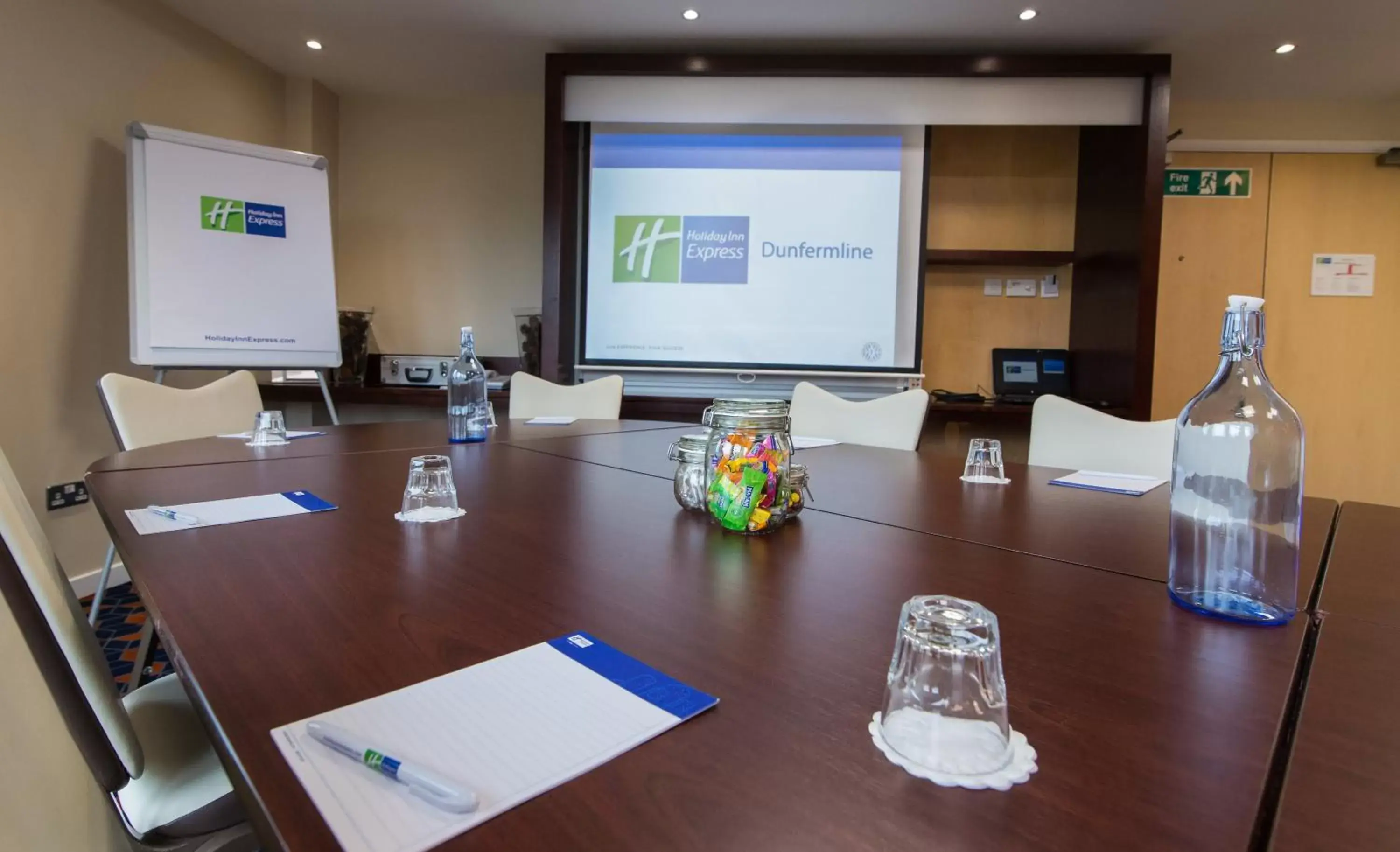 Meeting/conference room, Business Area/Conference Room in Holiday Inn Express Dunfermline, an IHG Hotel