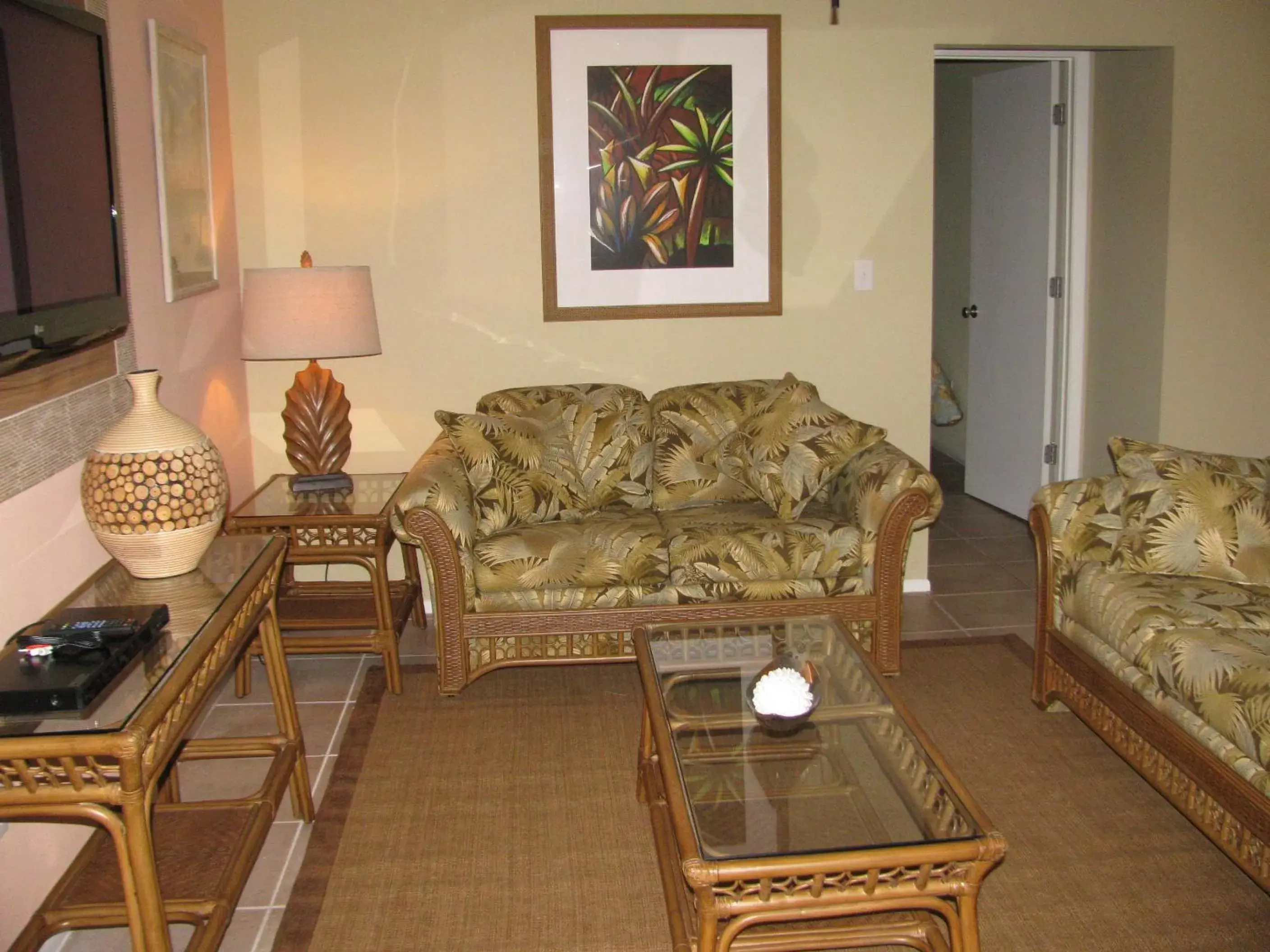 Living room, Seating Area in Queens Gate Resort