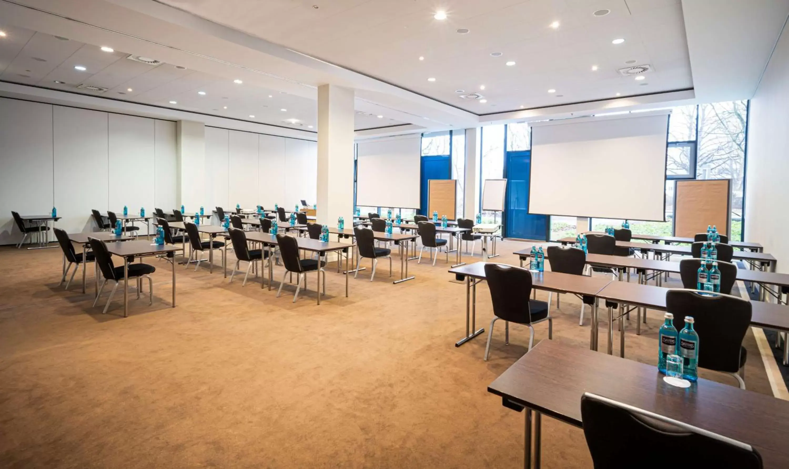 Meeting/conference room, Restaurant/Places to Eat in Rilano 24/7 Hotel München