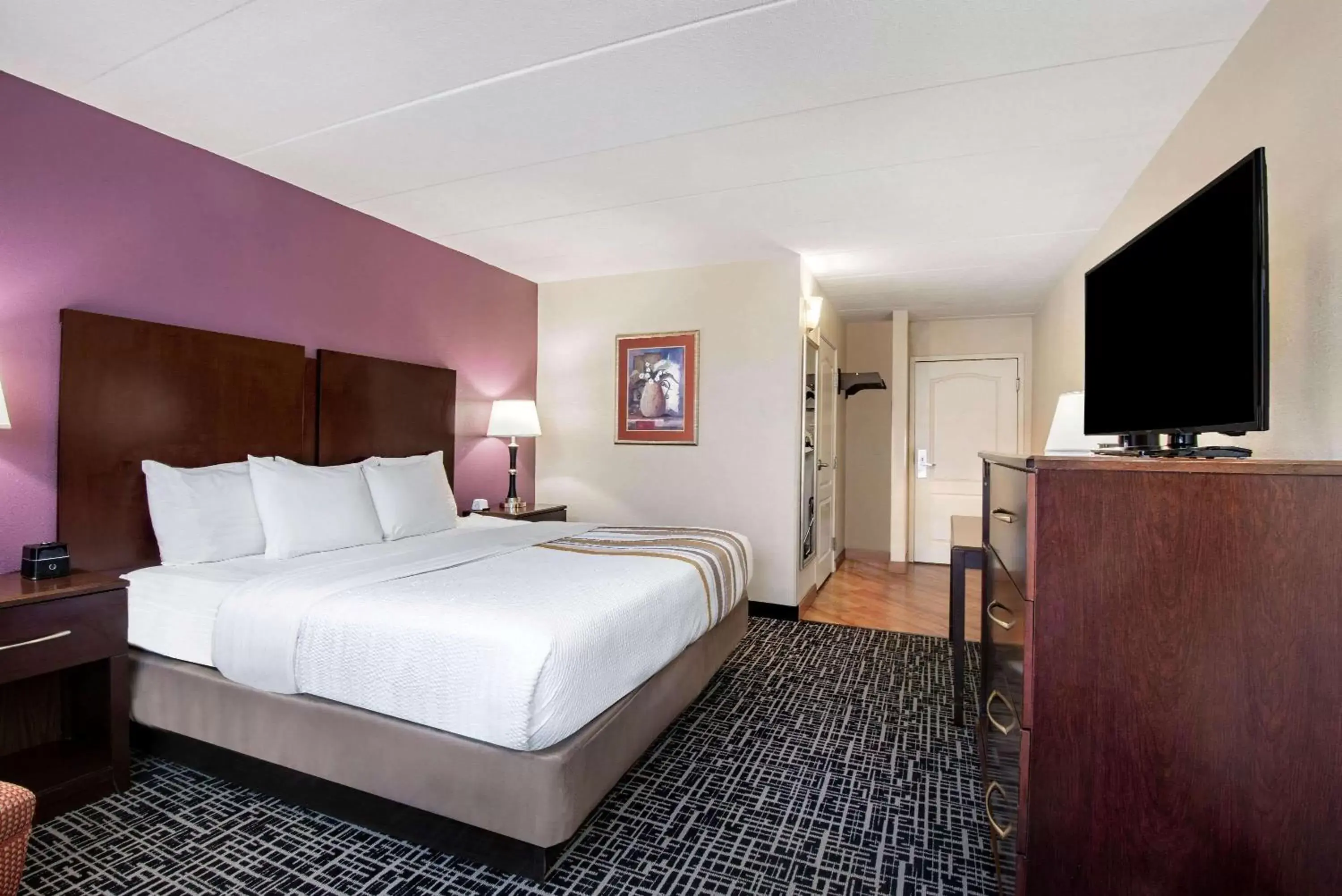 Photo of the whole room, Bed in La Quinta by Wyndham Lexington Park - Patuxent