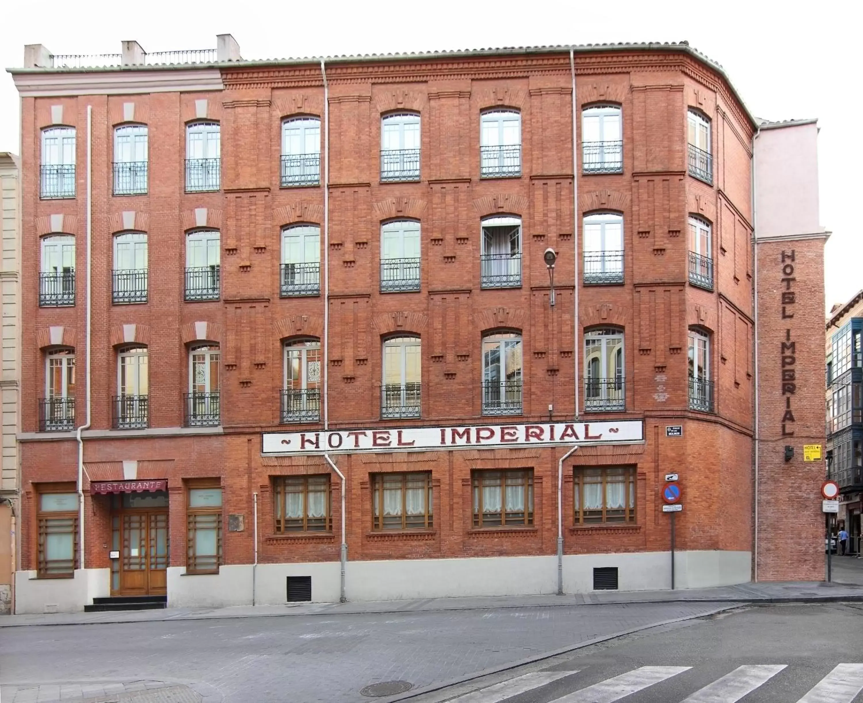 Facade/entrance, Property Building in Hotel Imperial