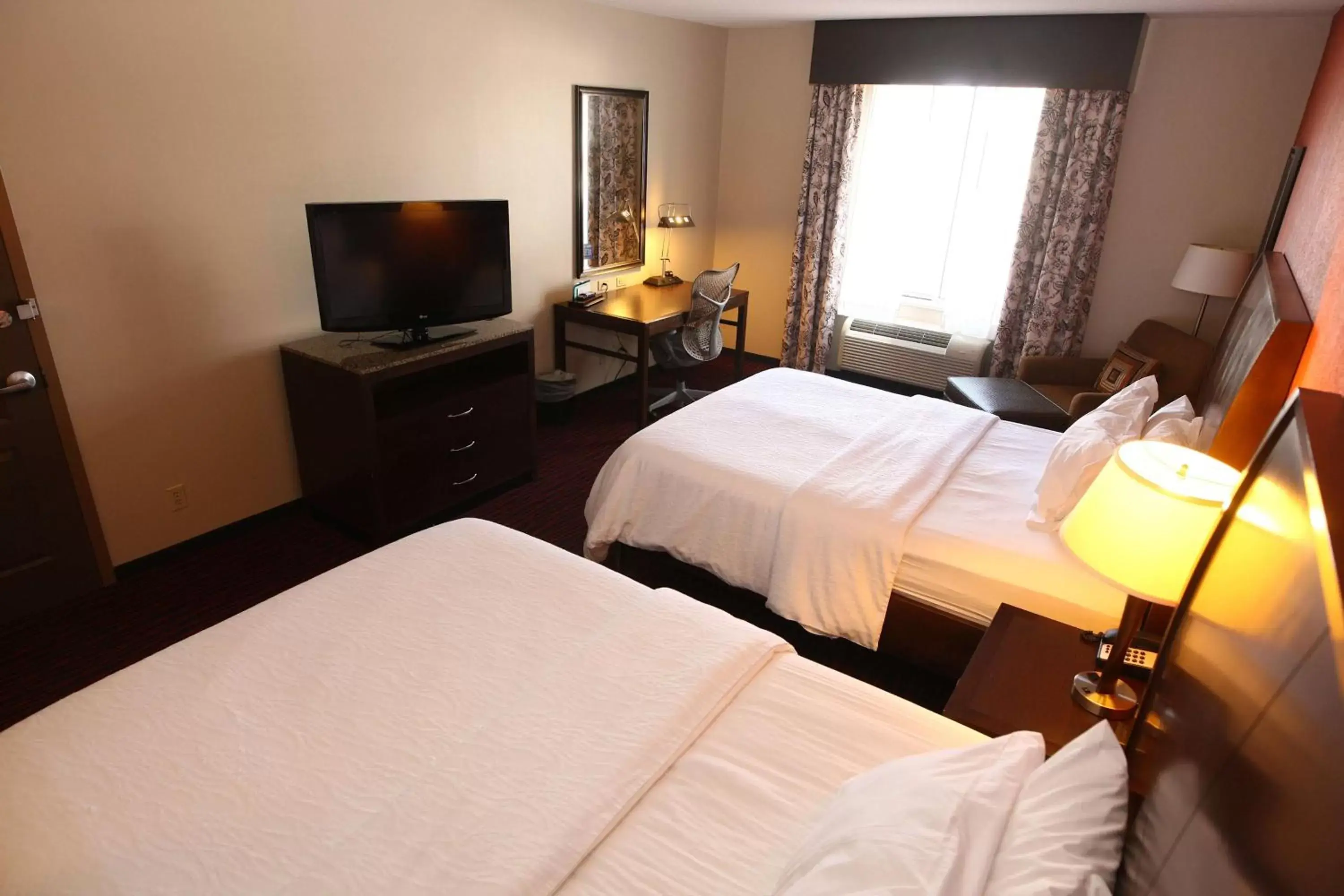 Bedroom, Bed in Hilton Garden Inn Clifton Park