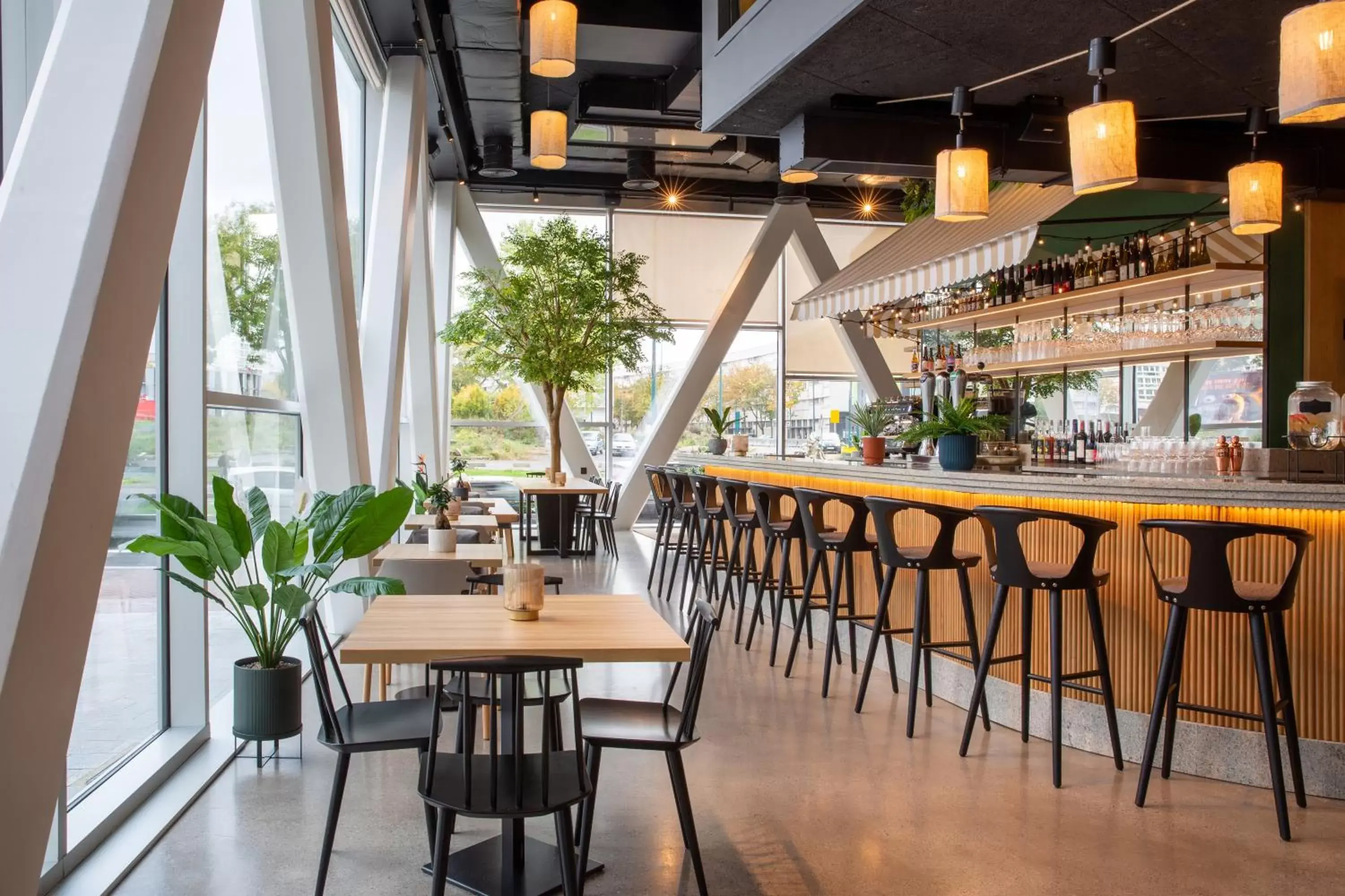 Lounge or bar, Restaurant/Places to Eat in Best Western M-Treize Paris Asnieres