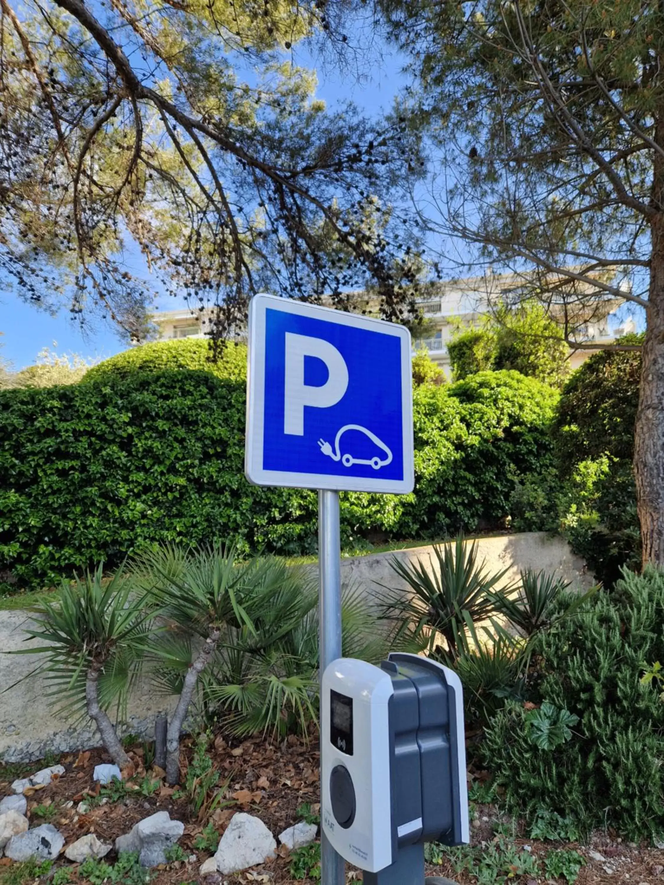 Parking in Hotel Le Saint Paul