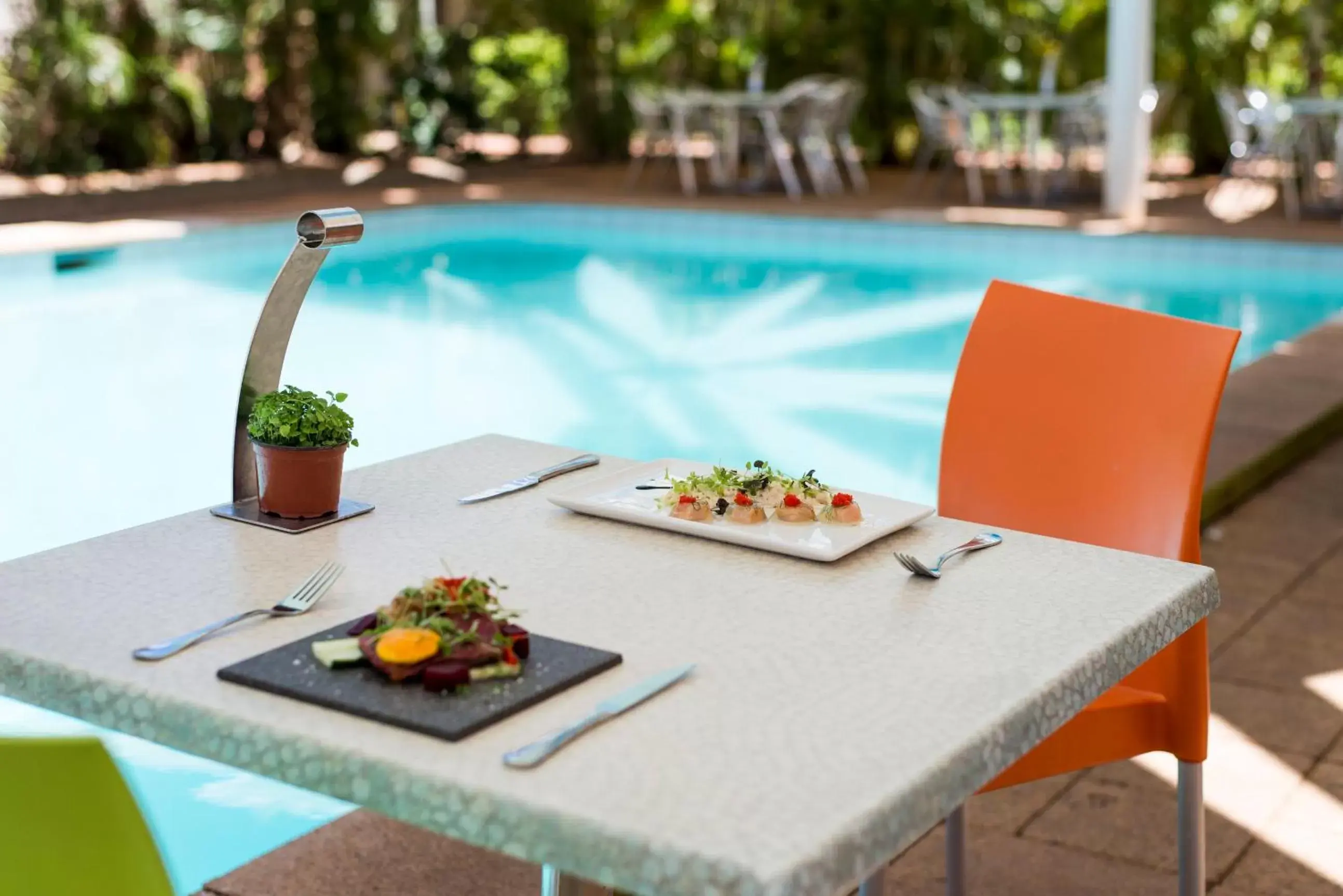 Food, Swimming Pool in Ibis Styles Karratha