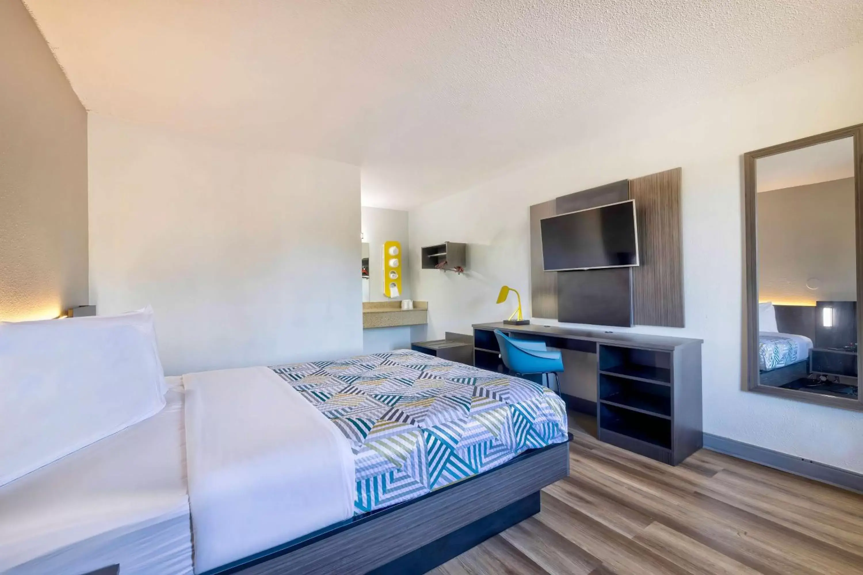 Bedroom, Bed in Motel 6-Hammond, IN - Chicago Area Bedroom, Bed in Motel 6-Hammond, IN - Chicago Area