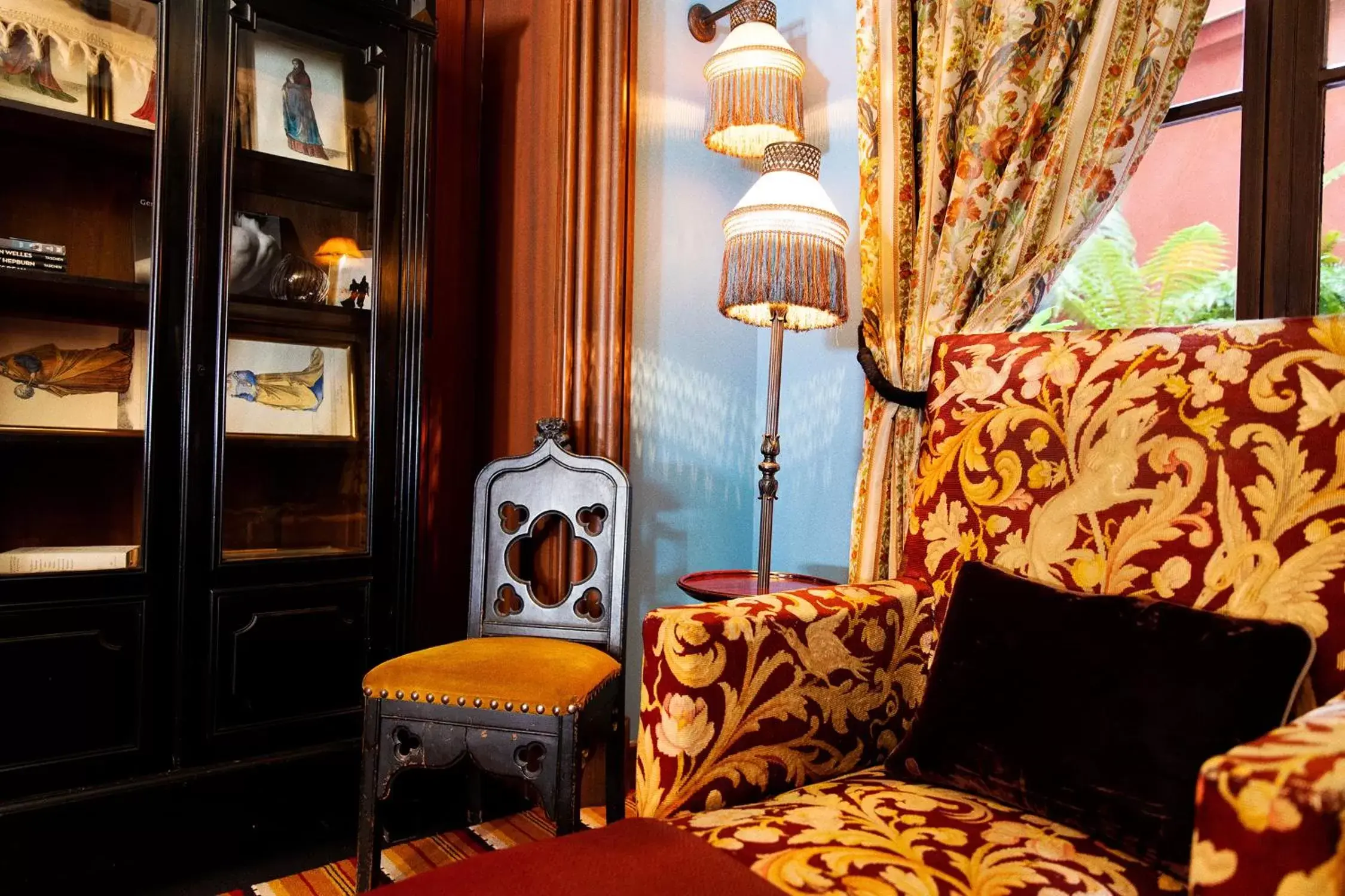 Lounge or bar in Hôtel Bourg Tibourg - Paris Marais Lounge or bar in Hôtel Bourg Tibourg - Paris Marais