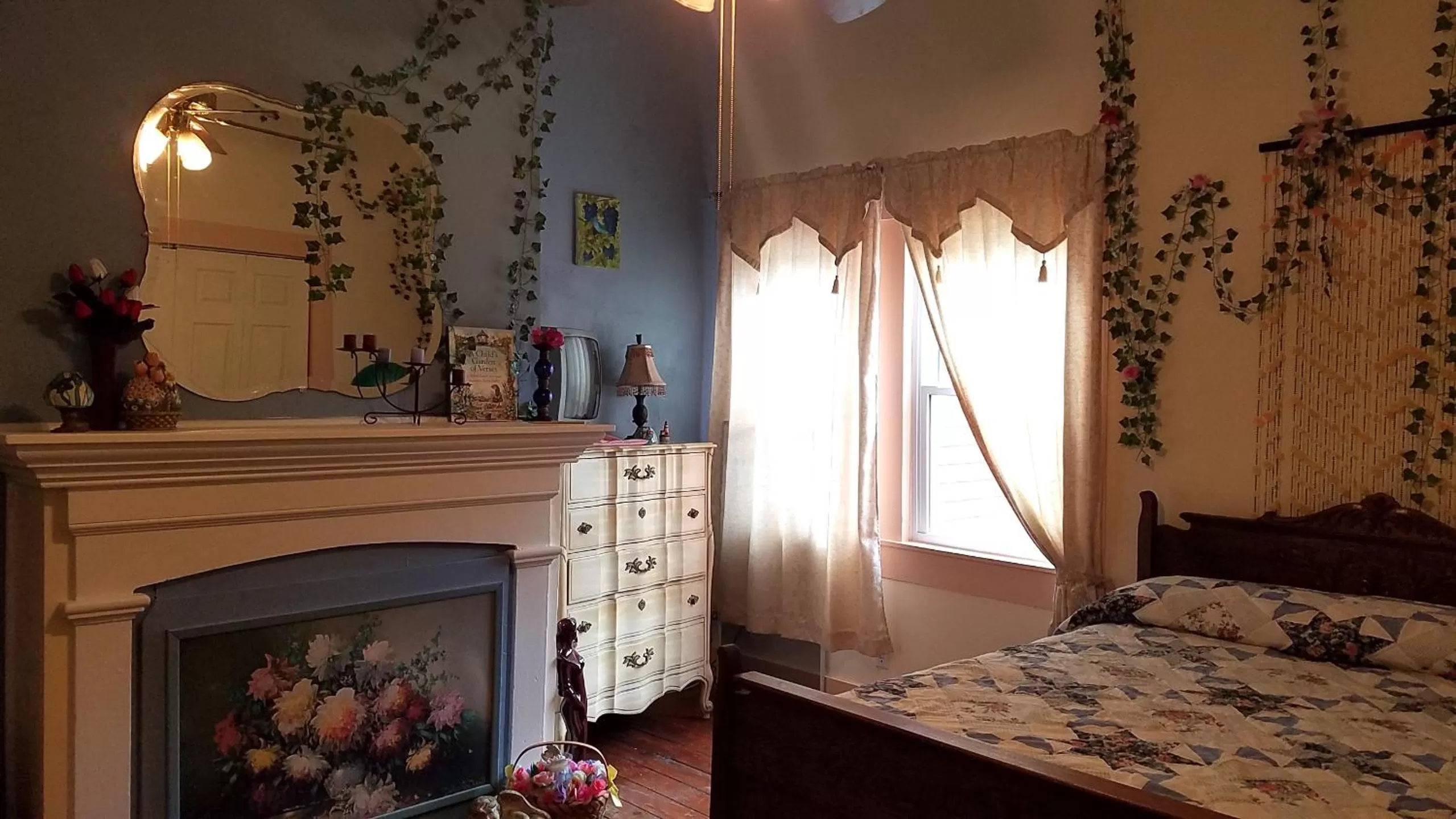 Photo of the whole room in 1890 Karcher Haus