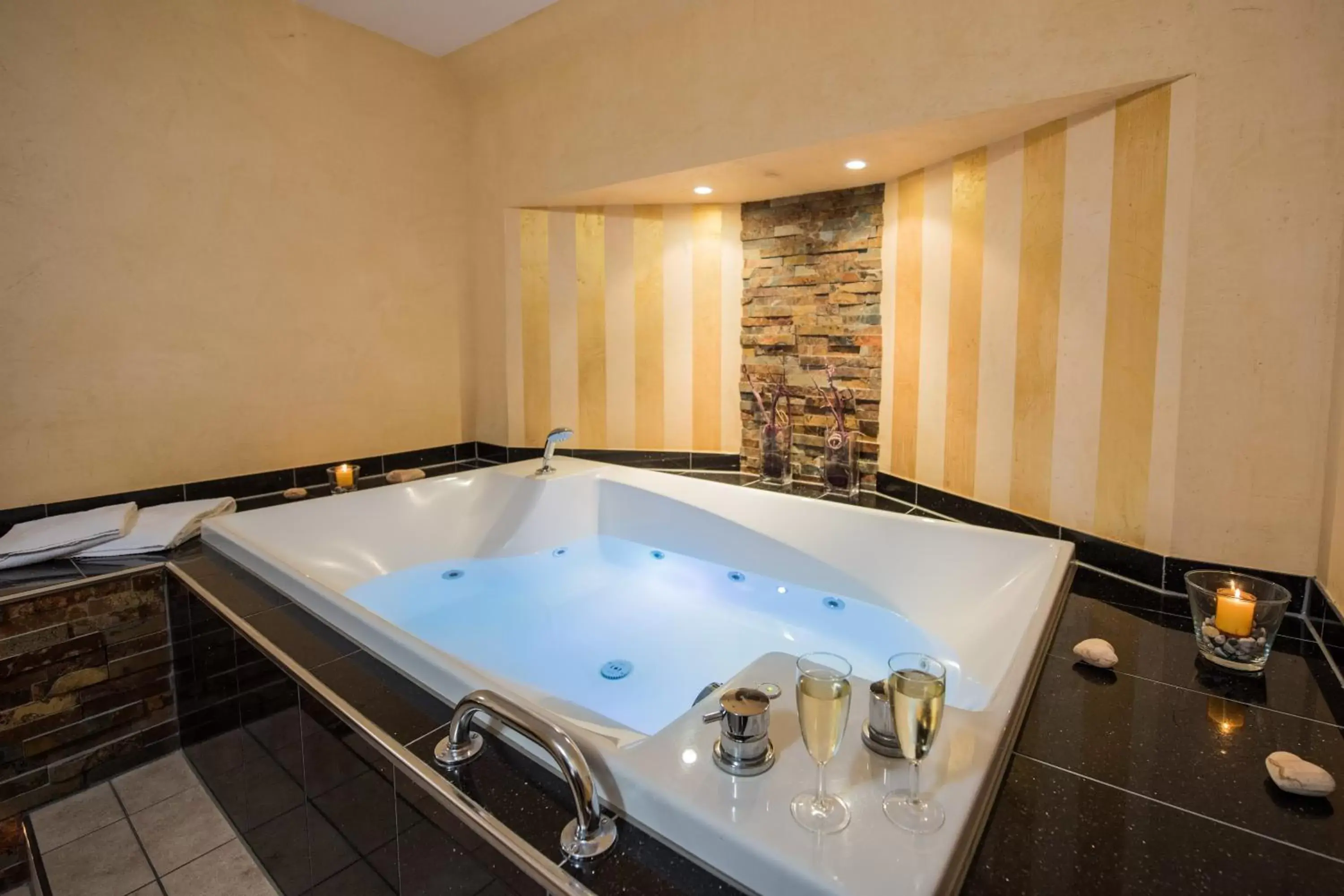 Spa and wellness centre/facilities, Bathroom in Göbels Hotel Rodenberg