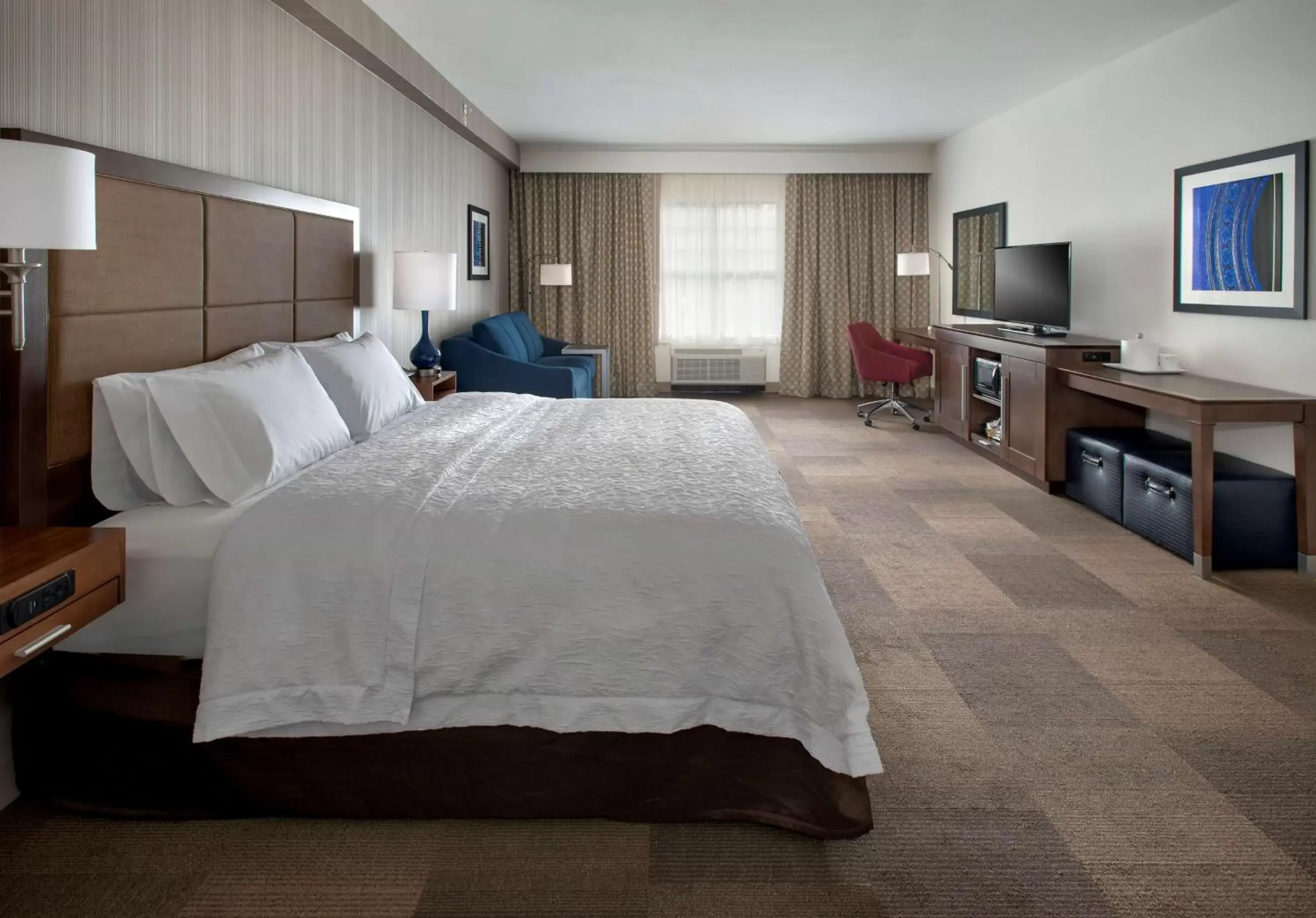 Bed in Hampton Inn by Hilton New Paltz, NY