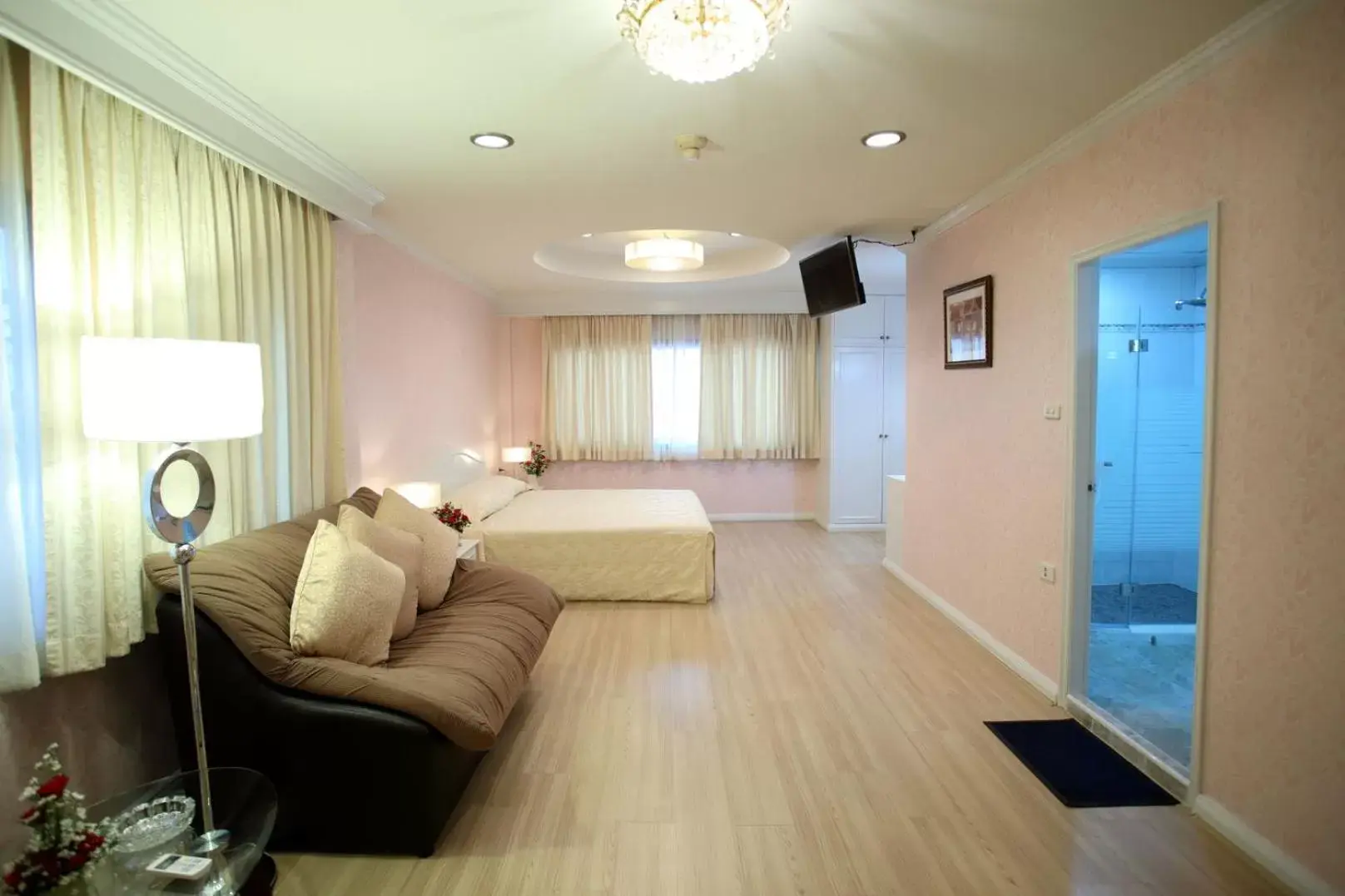 Bed in PJ Watergate Hotel Bed in PJ Watergate Hotel