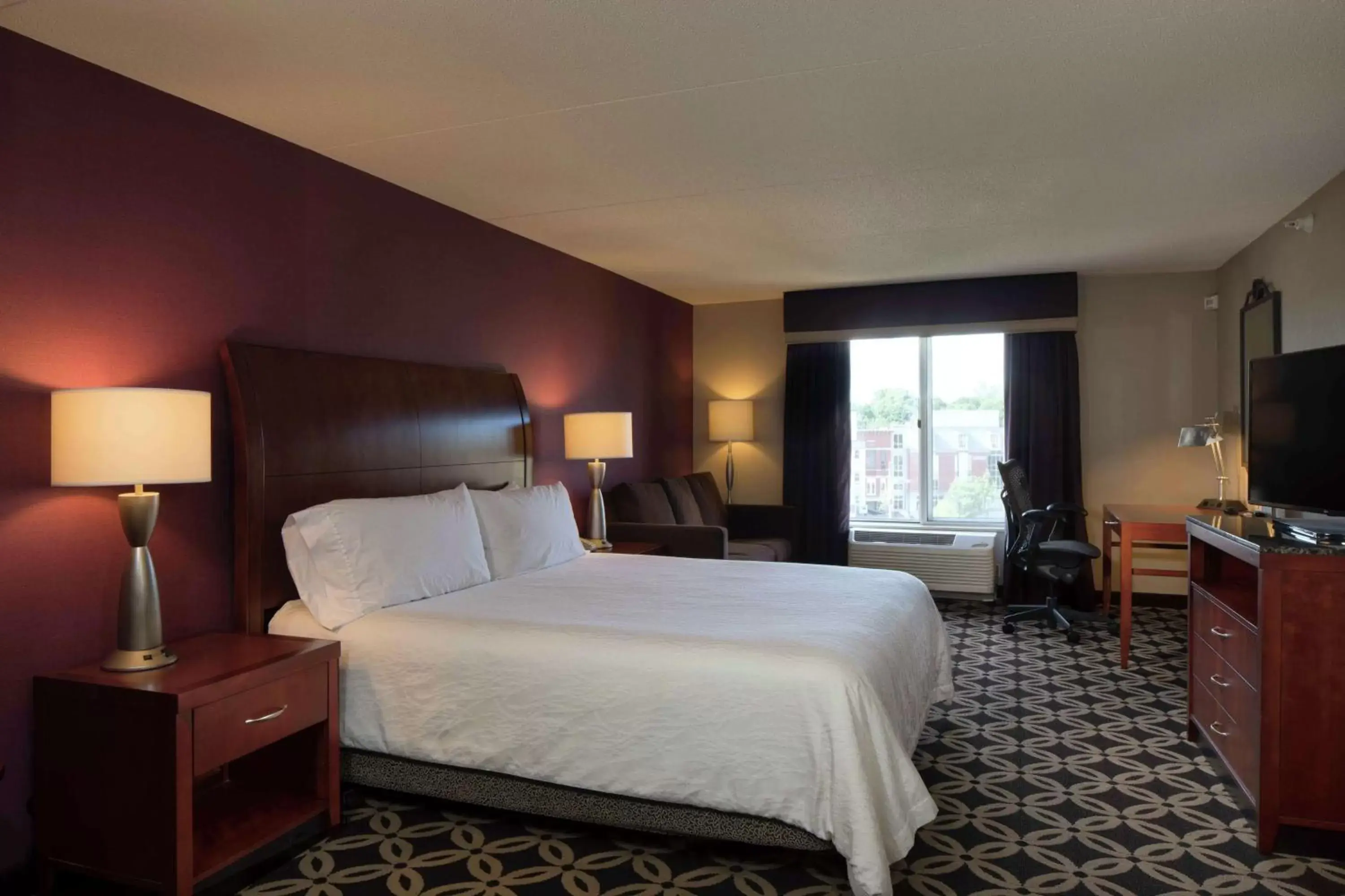 Bedroom, Bed in Hilton Garden Inn Auburn Riverwatch