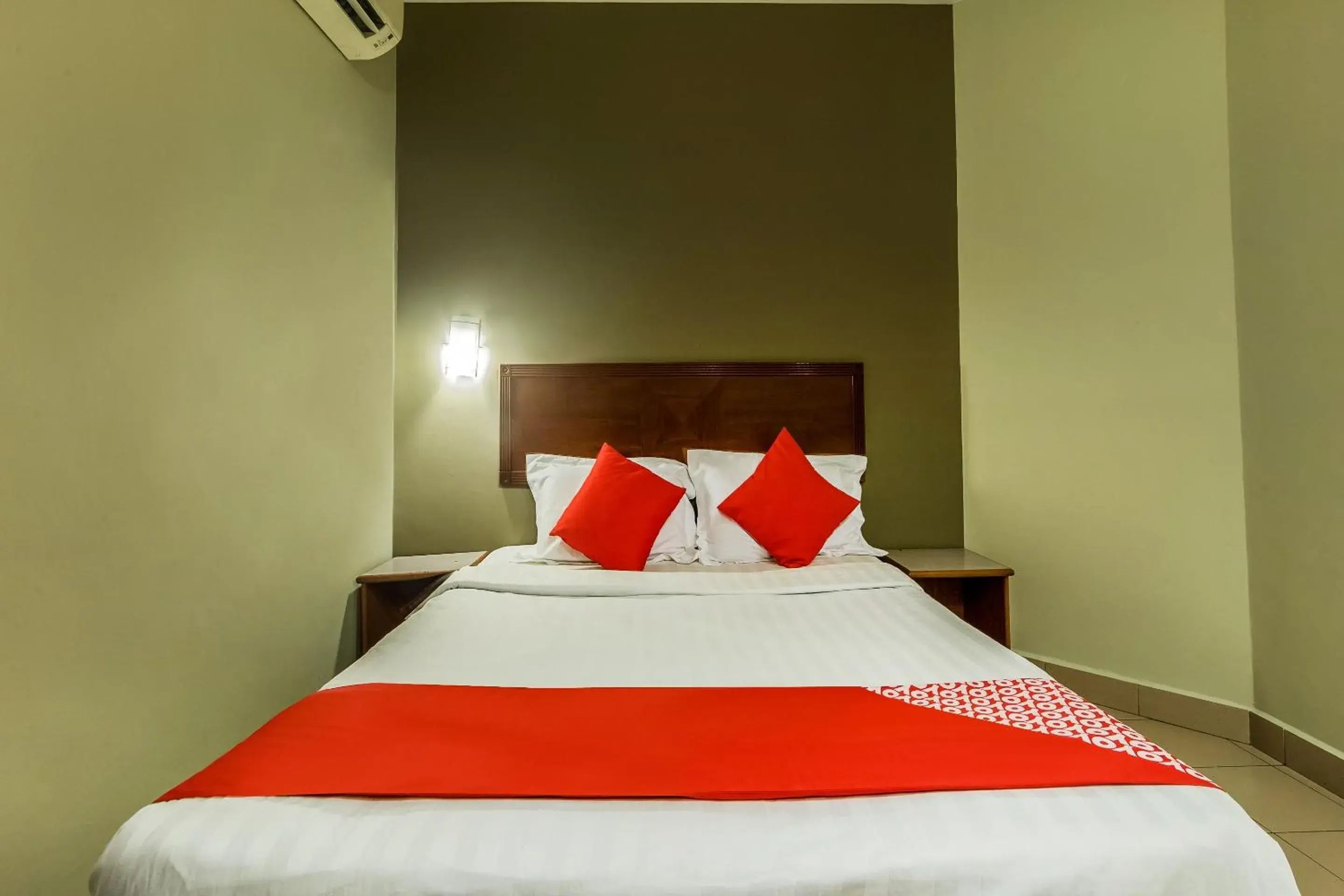 Bedroom, Bed in Super OYO 828 Comfort Hotel Shah Alam