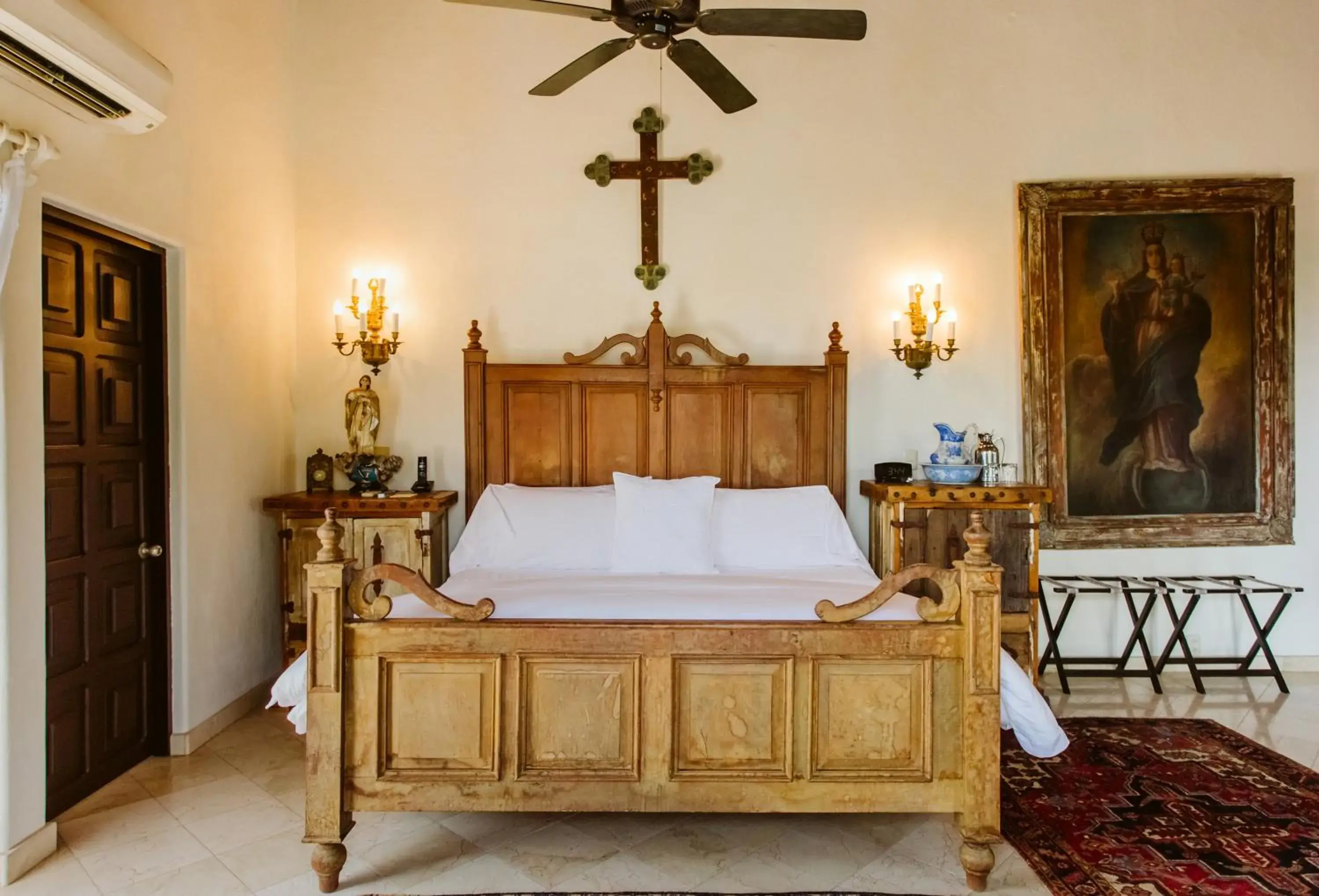 Photo of the whole room, Bed in Hacienda San Angel