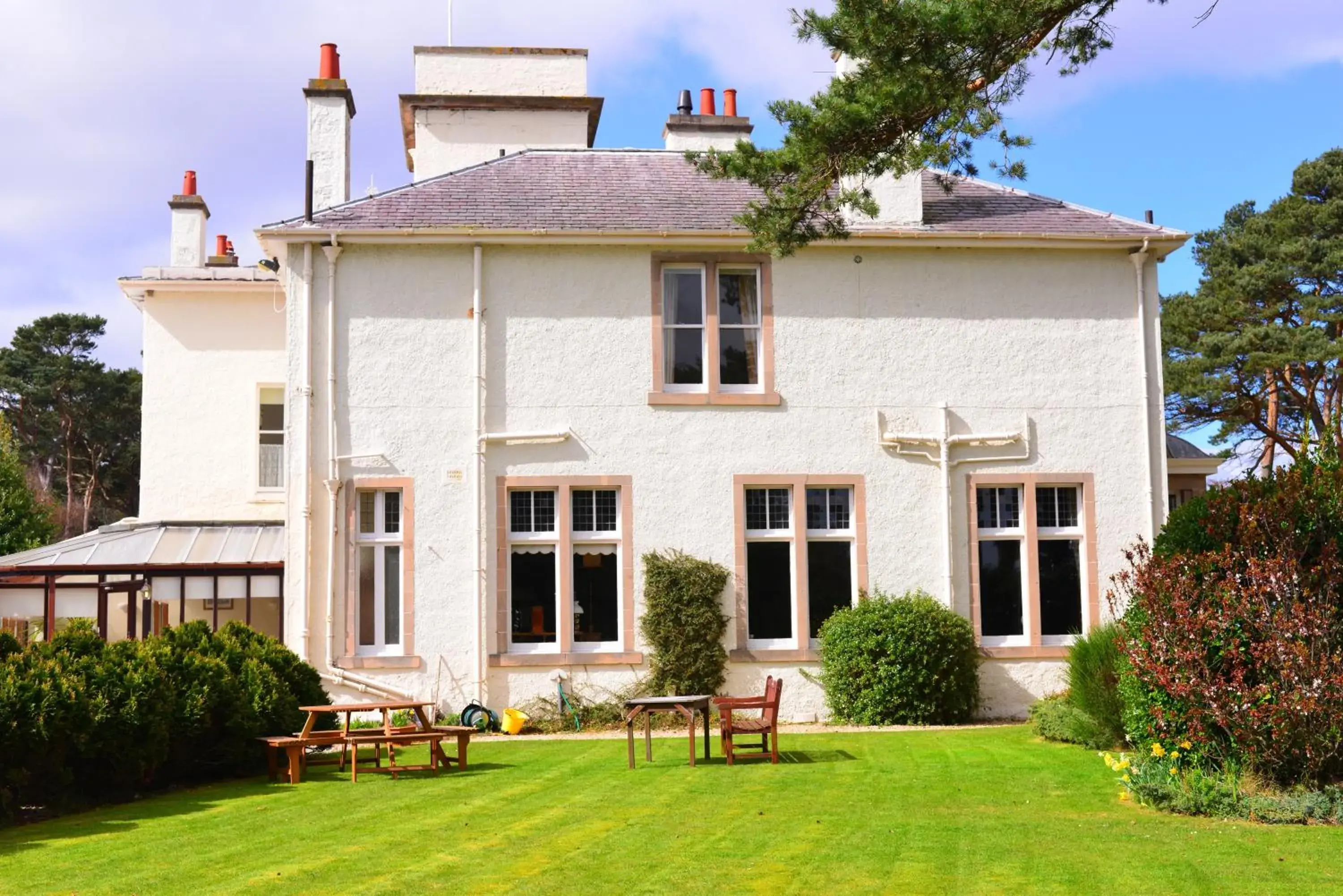 Facade/entrance, Property Building in Invernairne Guest House