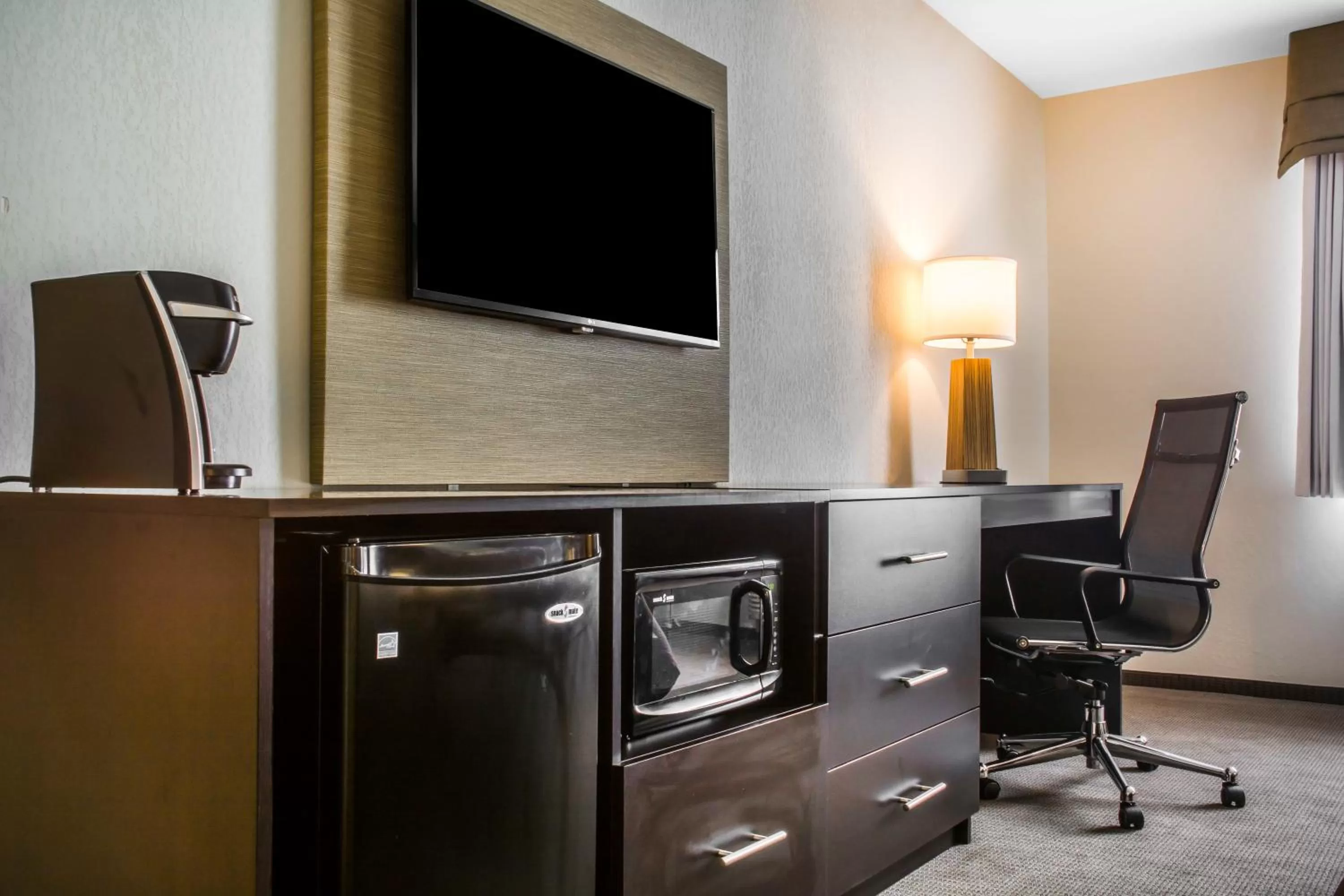 Coffee/tea facilities in Sleep Inn & Suites Syracuse Airport