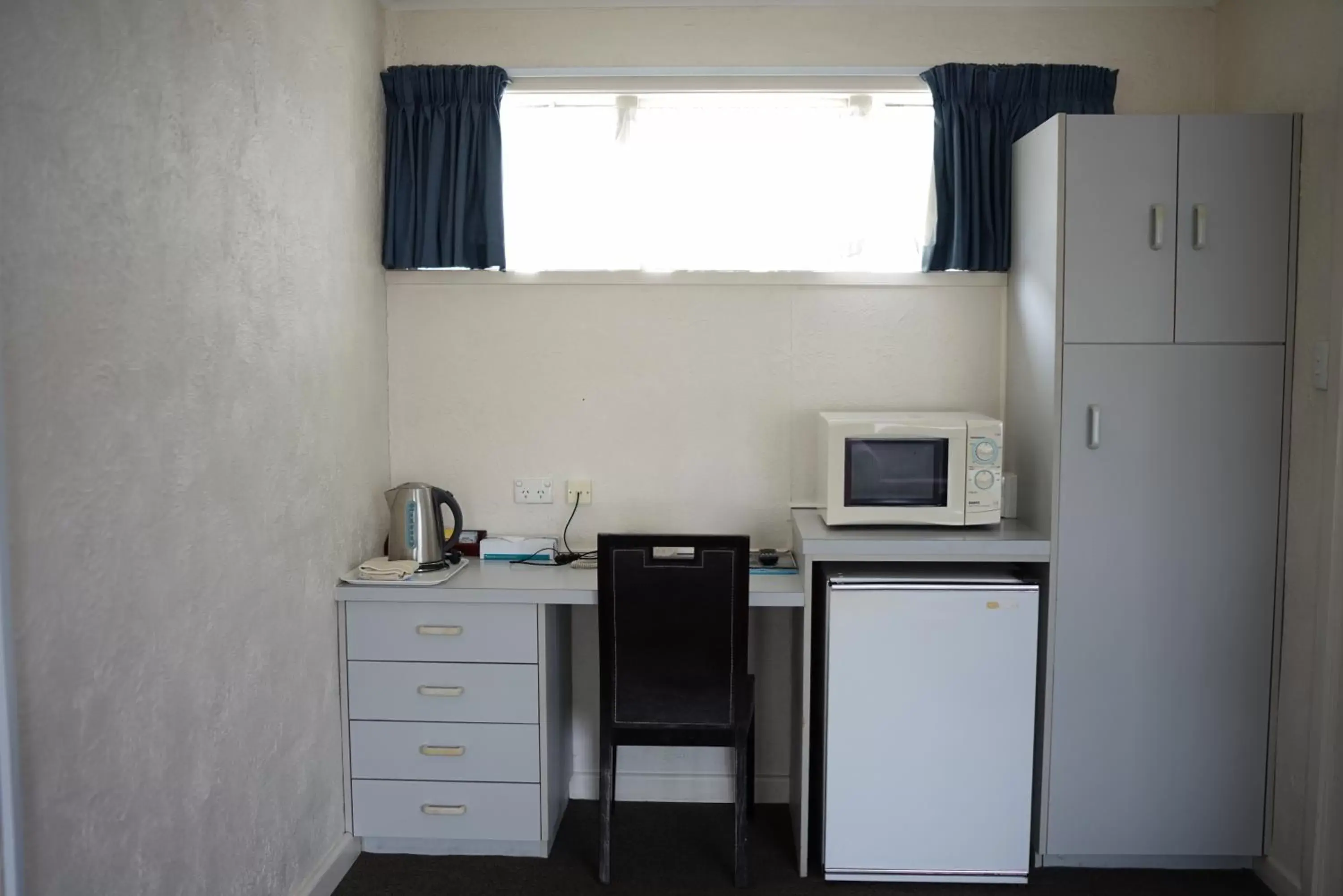 Kitchen/Kitchenette in Alpers Lodge & Conference Centre