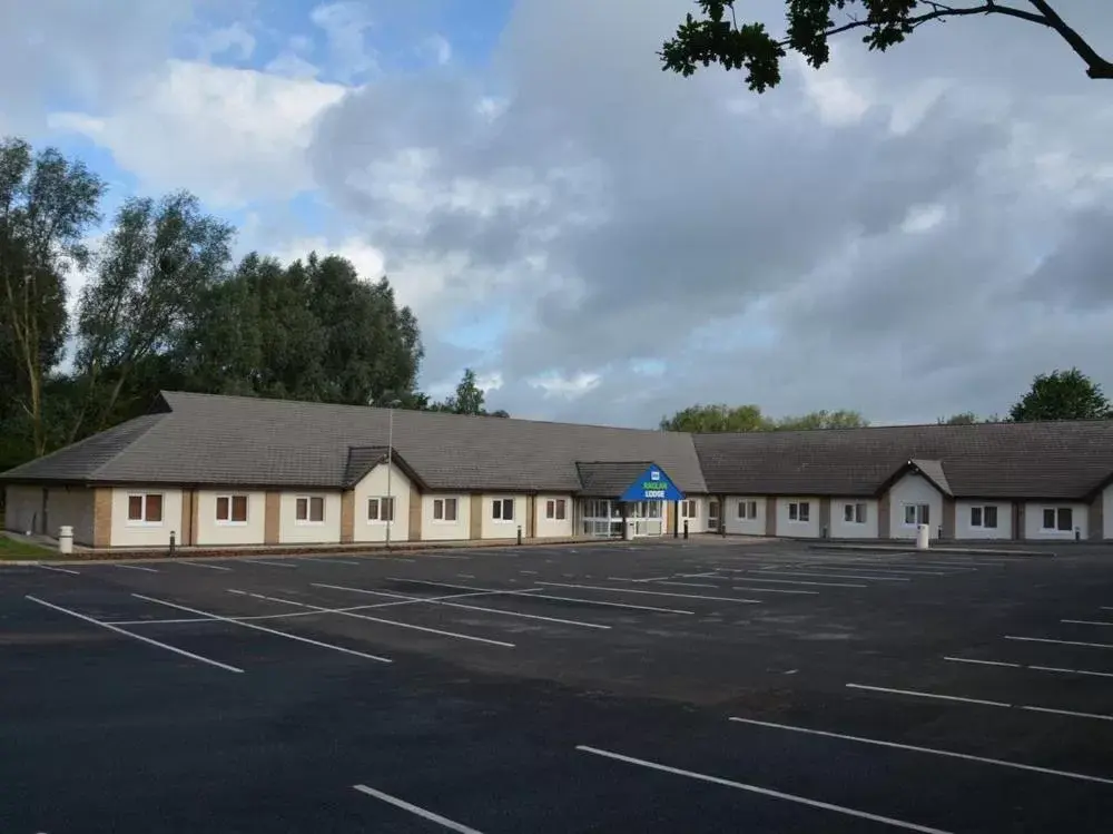 Area and facilities, Property Building in Raglan Lodge
