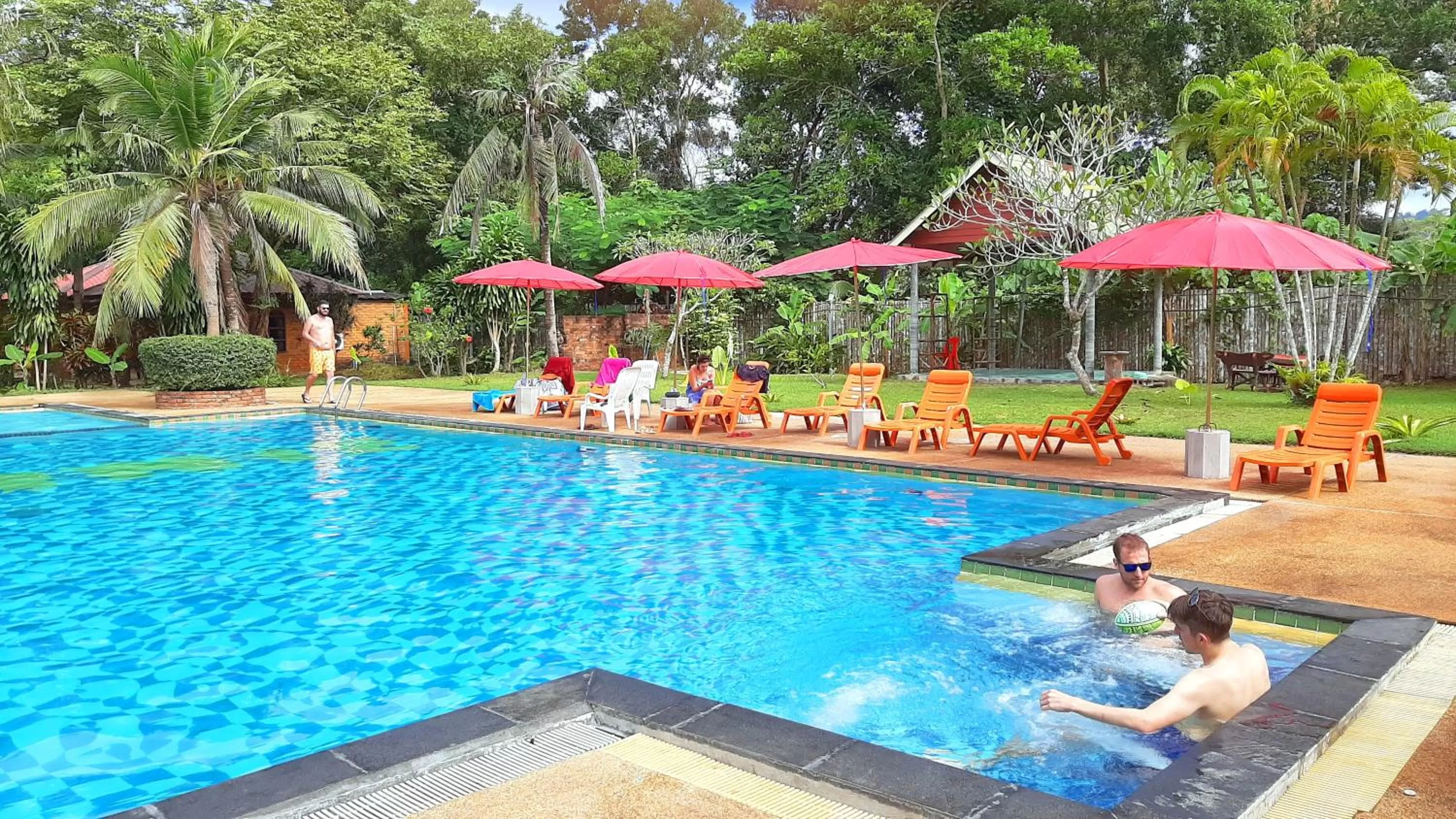 Hot Tub in Doo Dee Boutique Resort by Swiss Chalet