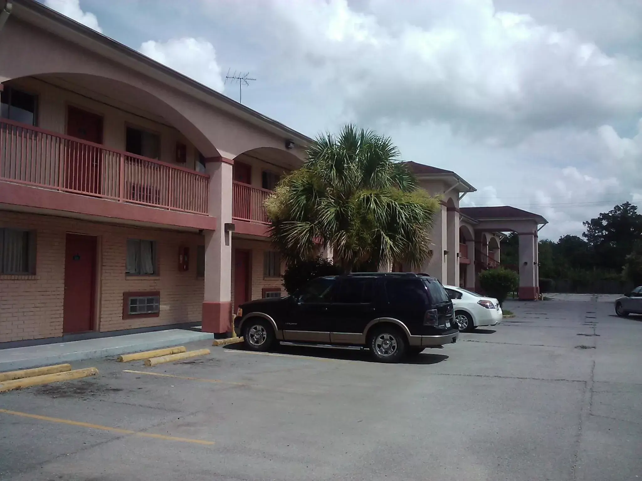 Facade/entrance, Property Building in Rodeway Inn & Suites East