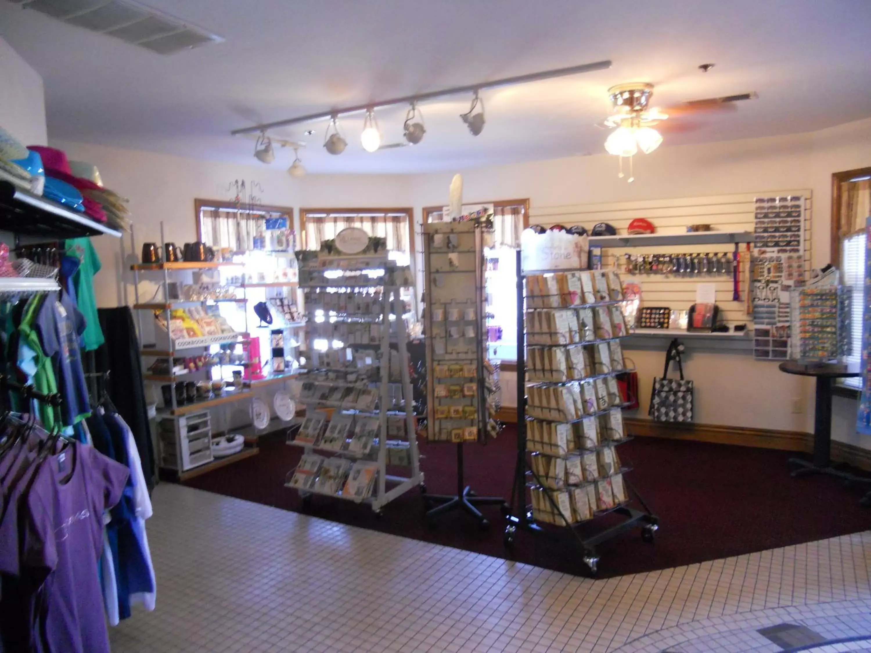 On-site shops, Supermarket/Shops in Dutton Inn