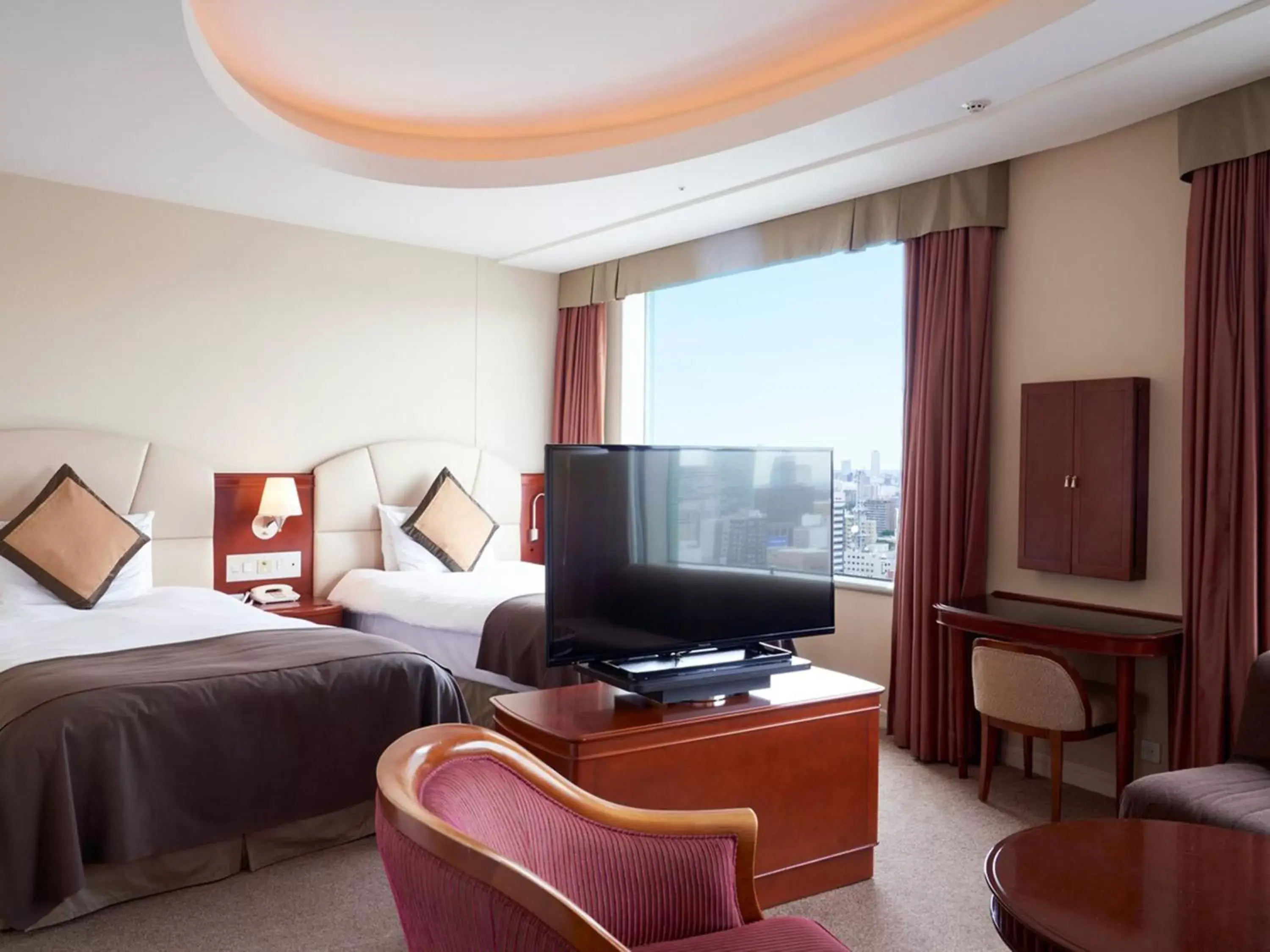 Bed, TV/Entertainment Center in Sapporo Prince Hotel