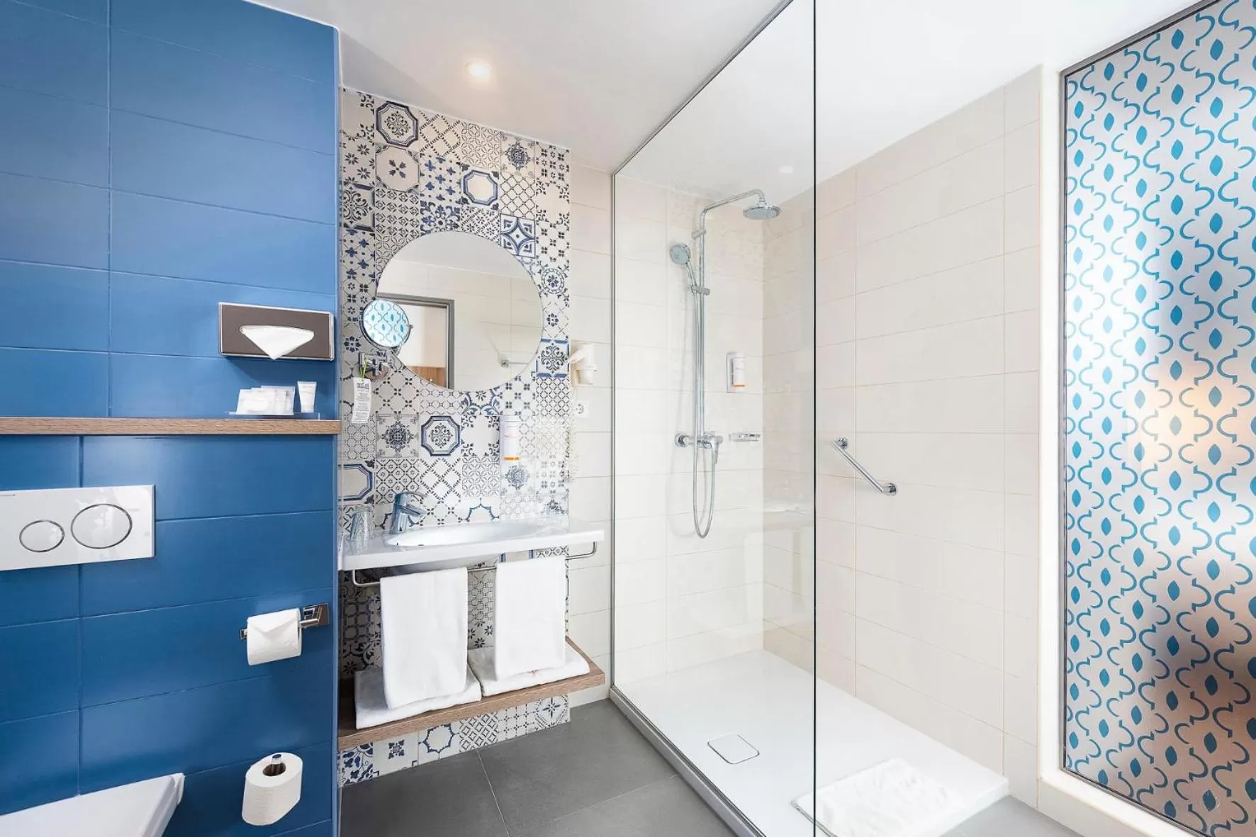 Shower in Three Corners Lifestyle Hotel