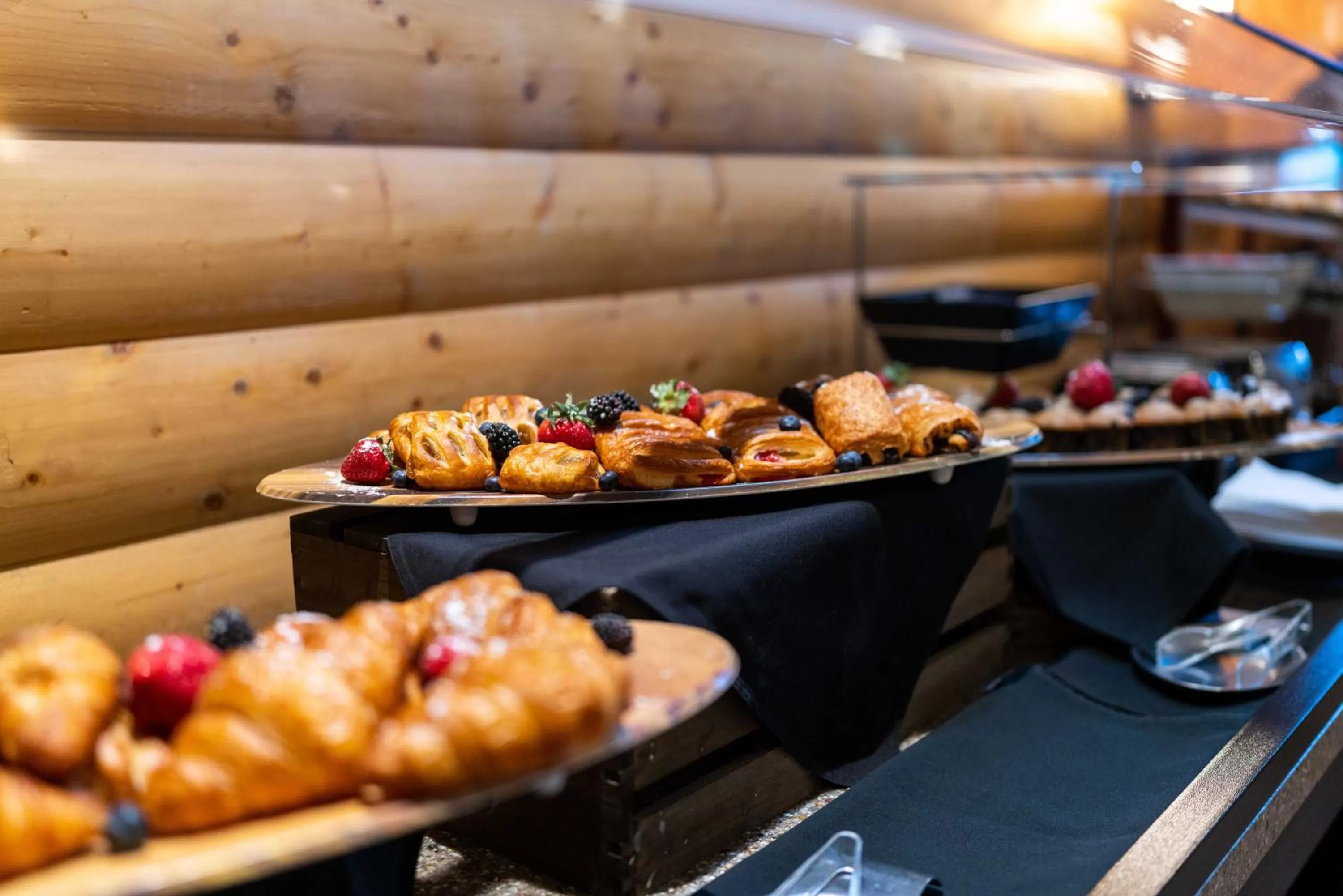 Restaurant/places to eat in Lake Louise Inn