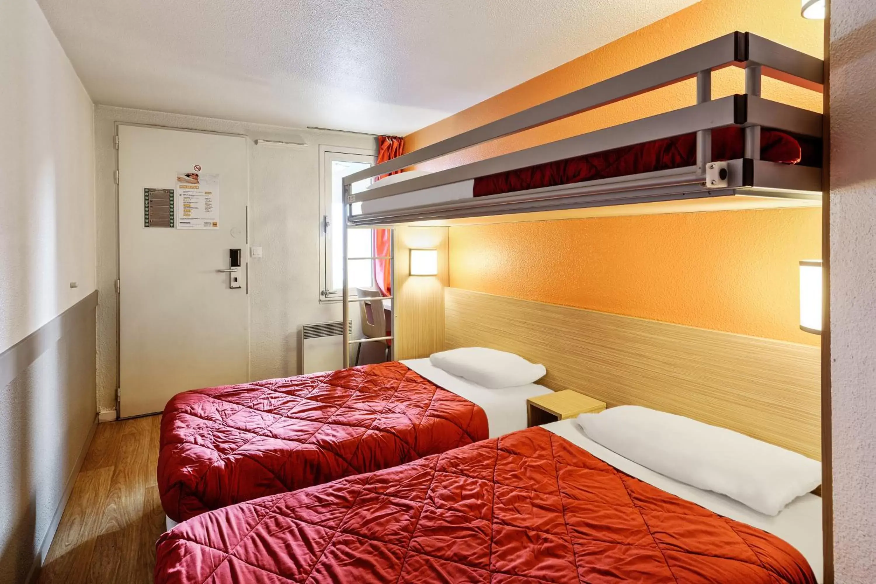 Photo of the whole room, Bunk Bed in Premiere Classe Beauvais