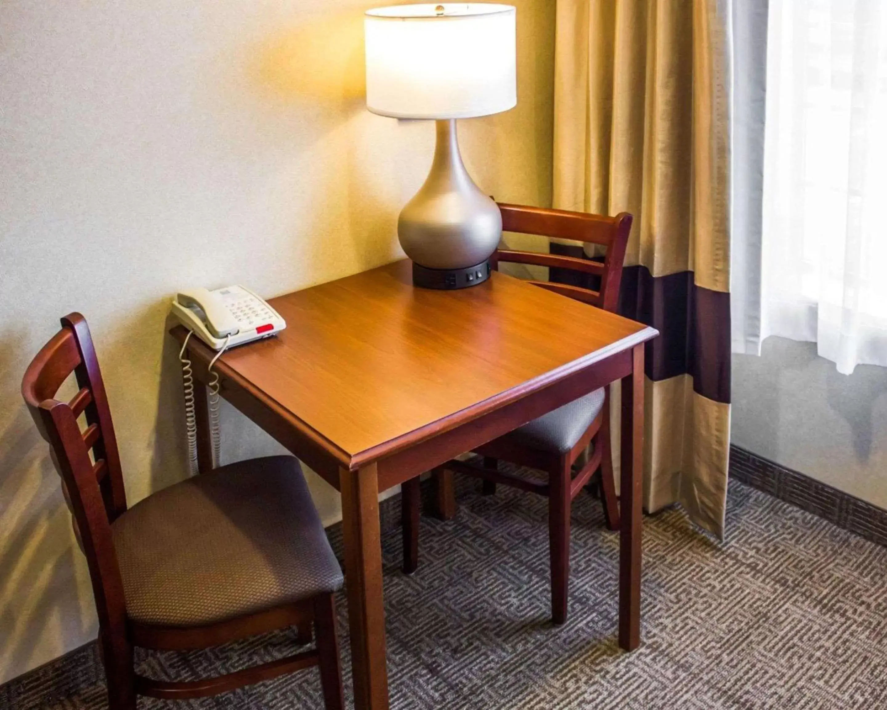 Photo of the whole room, Dining Area in Comfort Inn Guilford near I-95