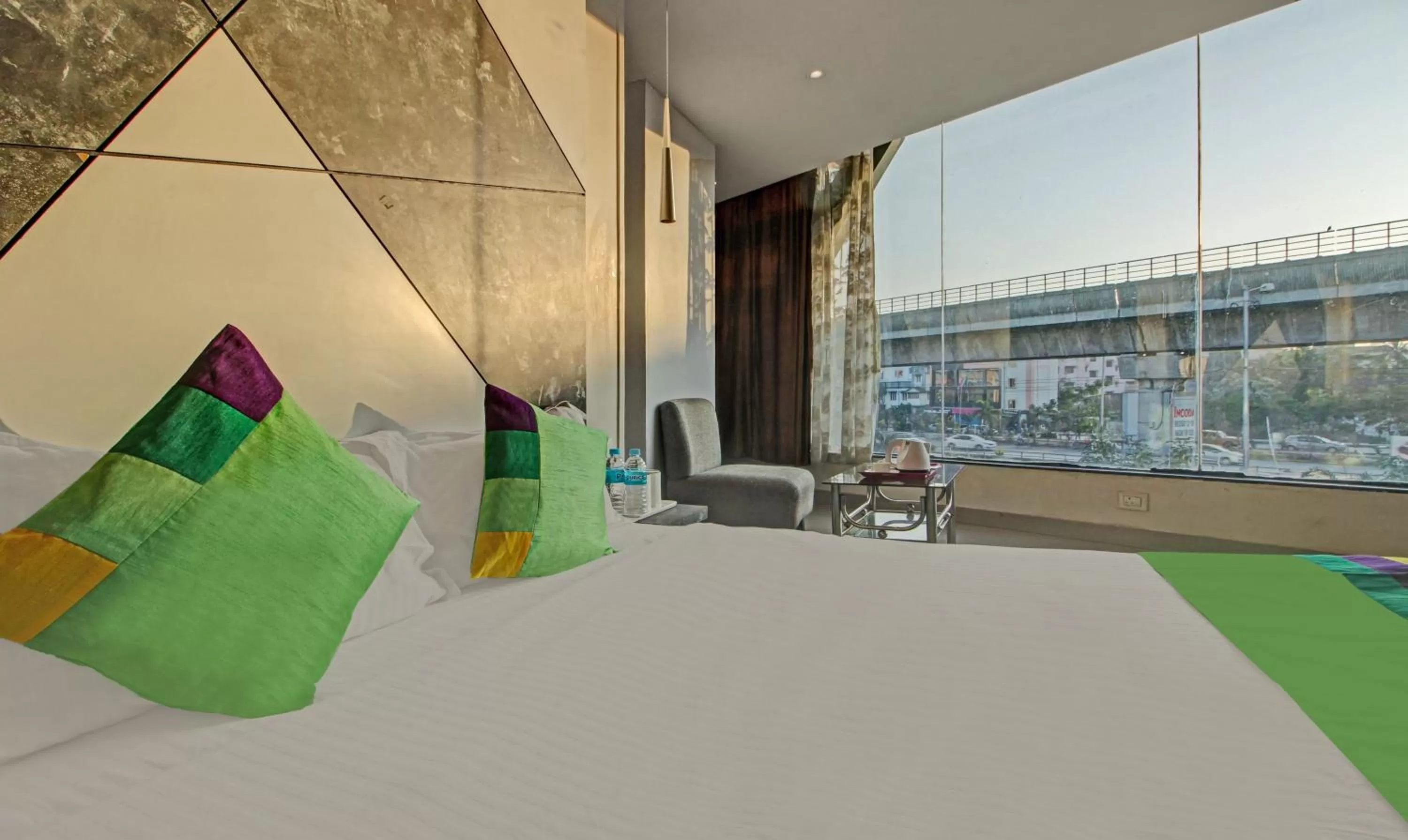 Bed in Treebo Glassotel Near Ruby Hospital