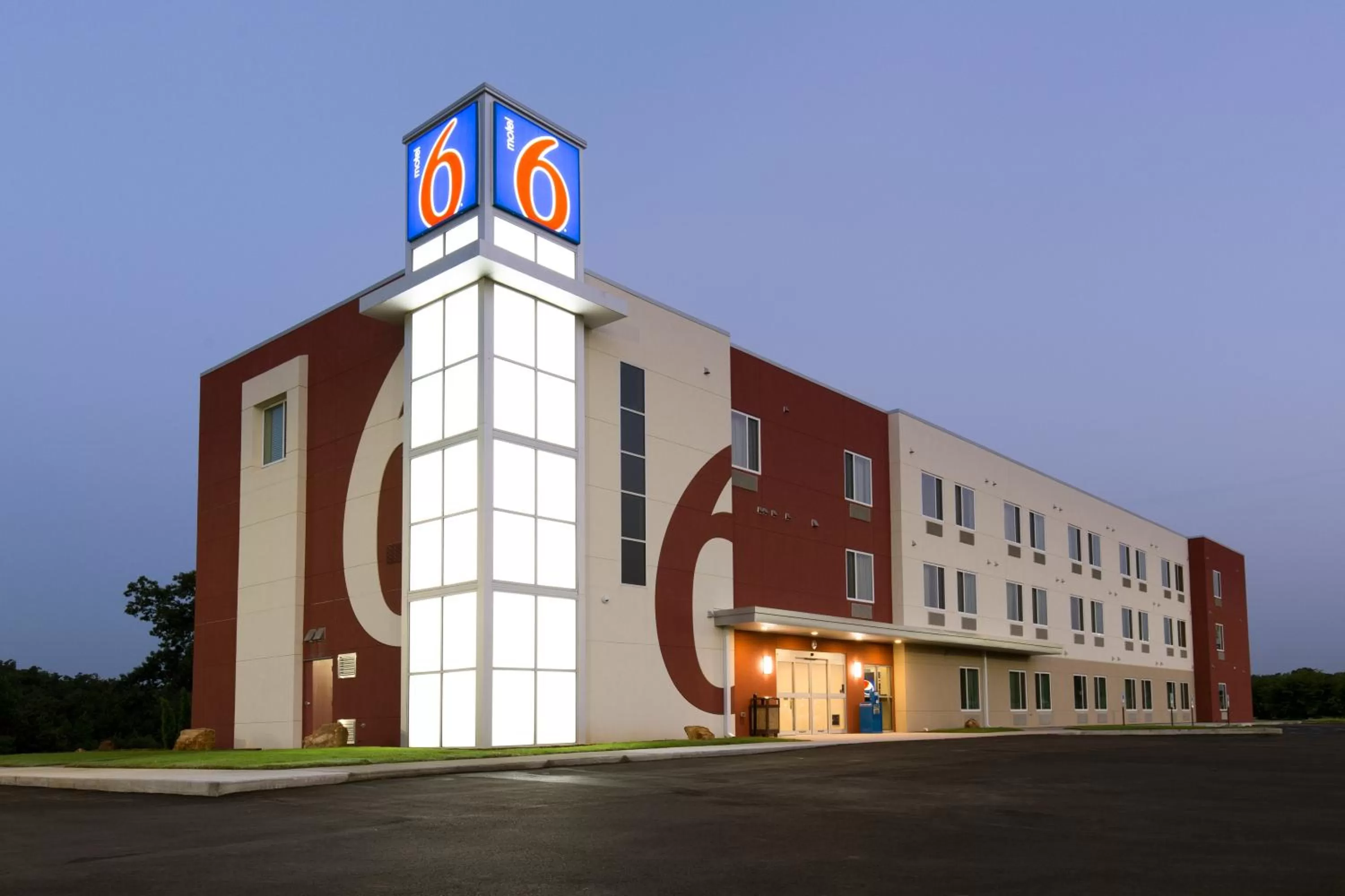 Facade/entrance in Motel 6 Poplar Bluff, MO
