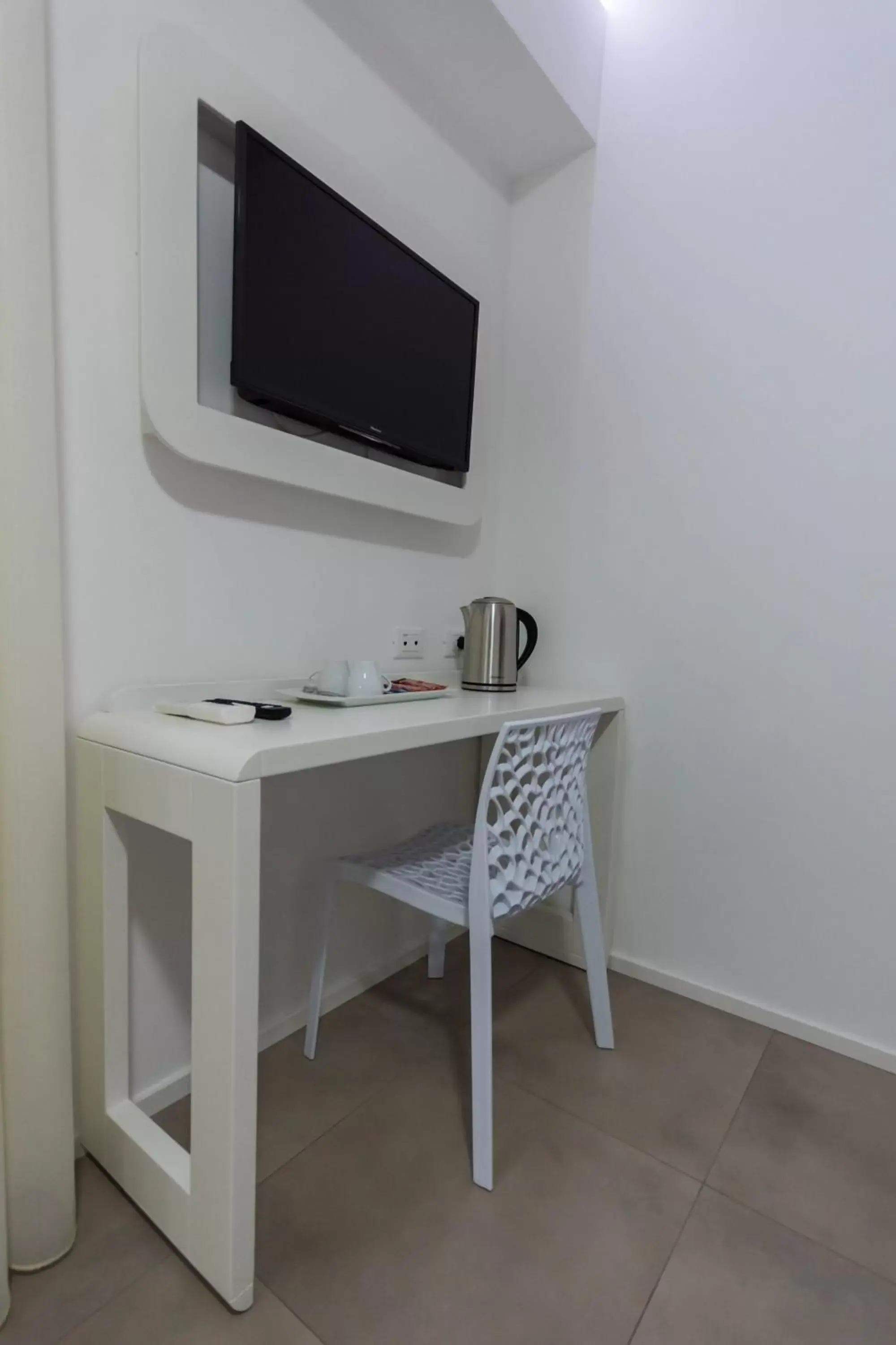Coffee/tea facilities, TV/Entertainment Center in Aether Suites Tropea - Free Parking
