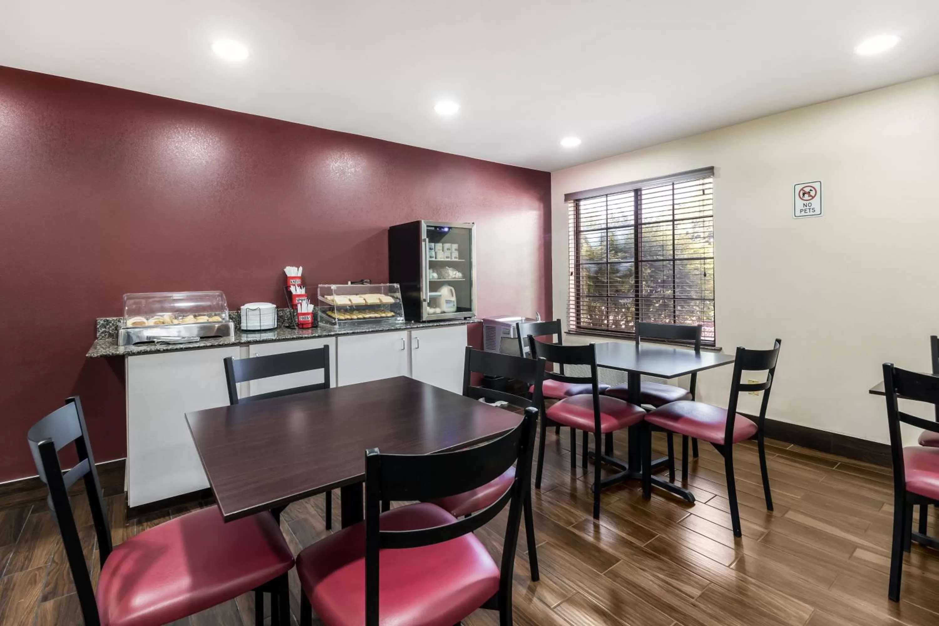 Restaurant/places to eat in Red Roof Inn Murfreesboro