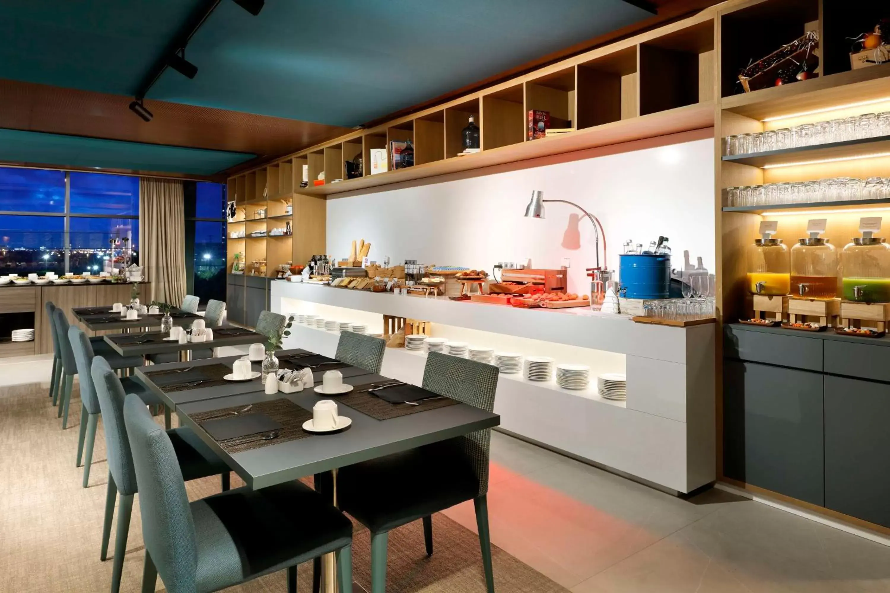 Restaurant/places to eat in Hyatt Regency Barcelona Tower Restaurant/places to eat in Hyatt Regency Barcelona Tower