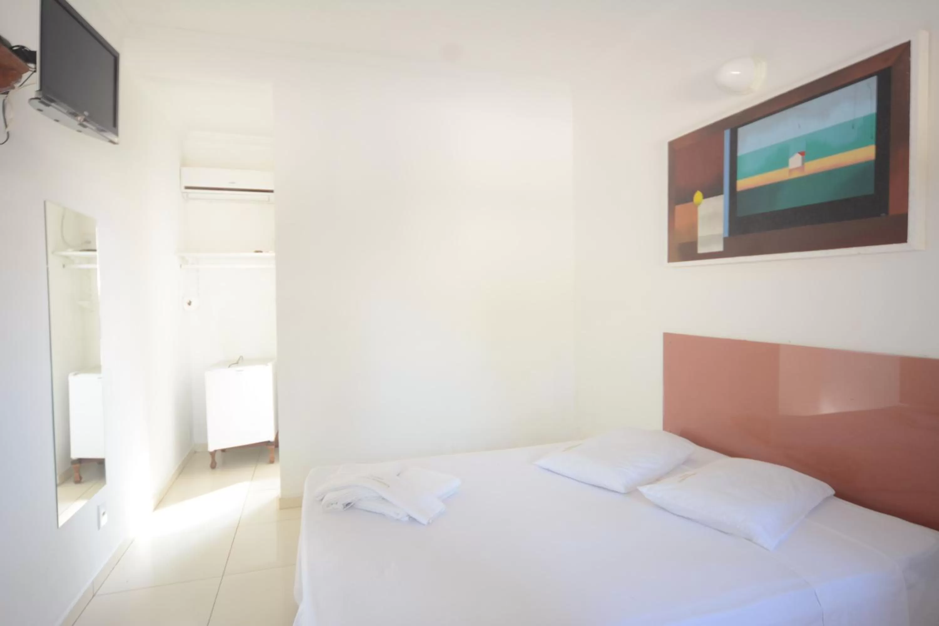 Photo of the whole room, Bed in Pousada Praia do Jabaquara