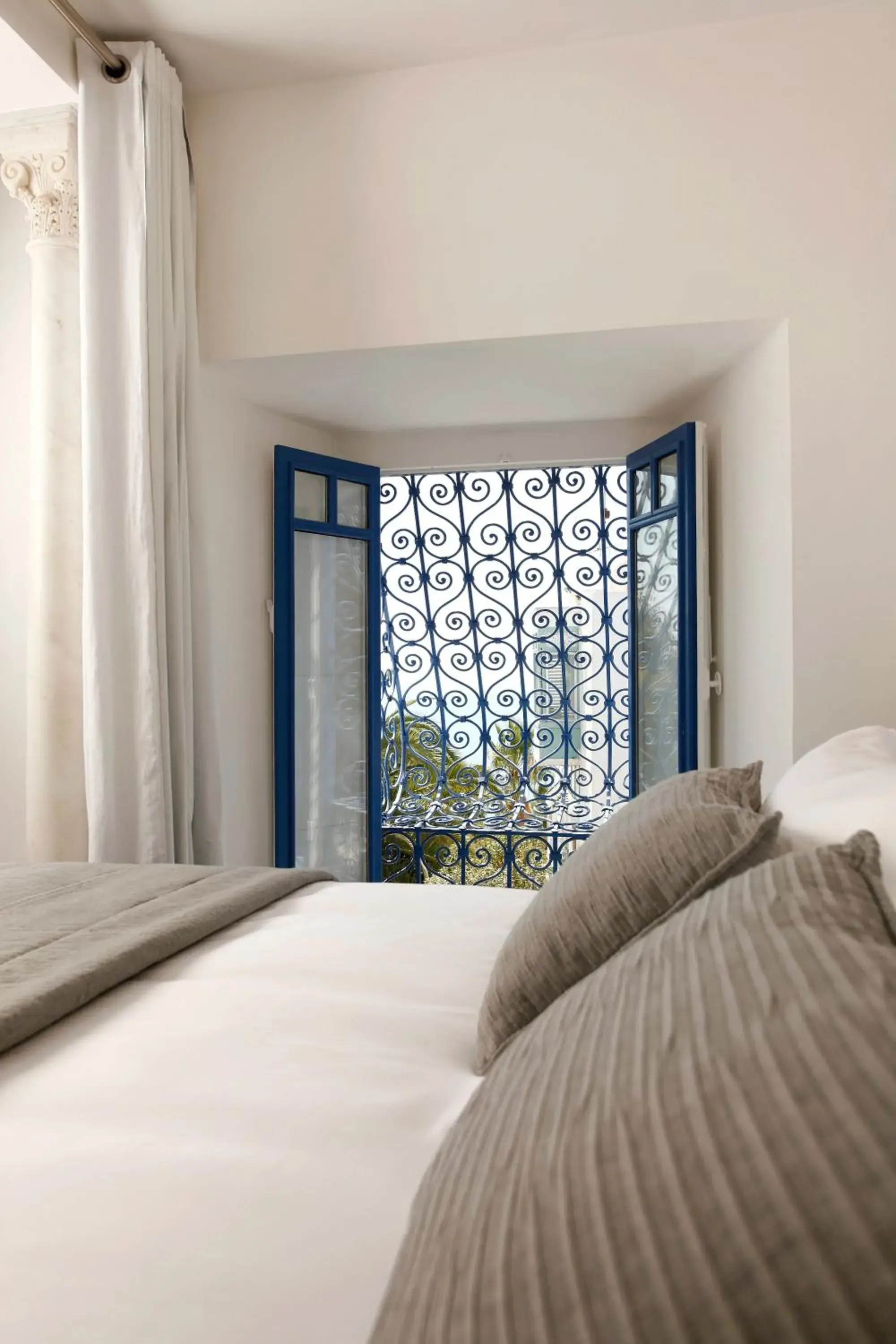 Decorative detail, Bed in La Villa Bleue