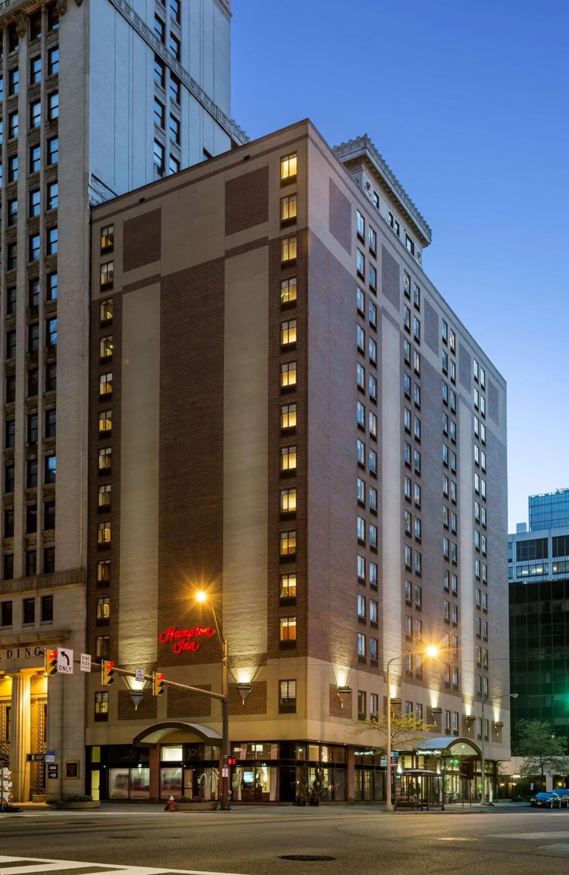 Property Building in Hampton Inn Cleveland-Downtown